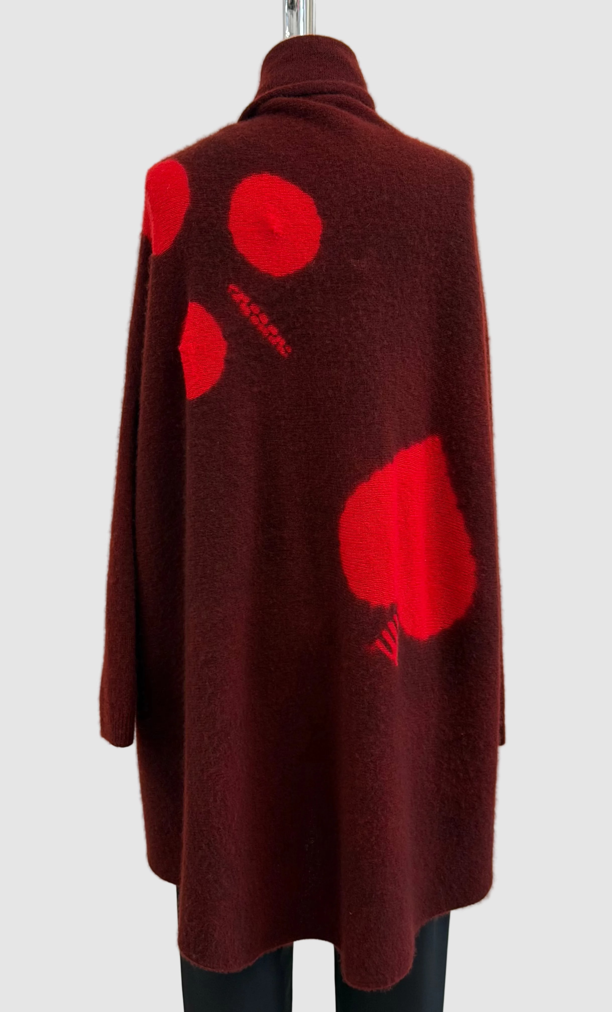 Suzusan Cashmere Seamless Upside-Down Cape in Shibori Card Bordeaux/Red