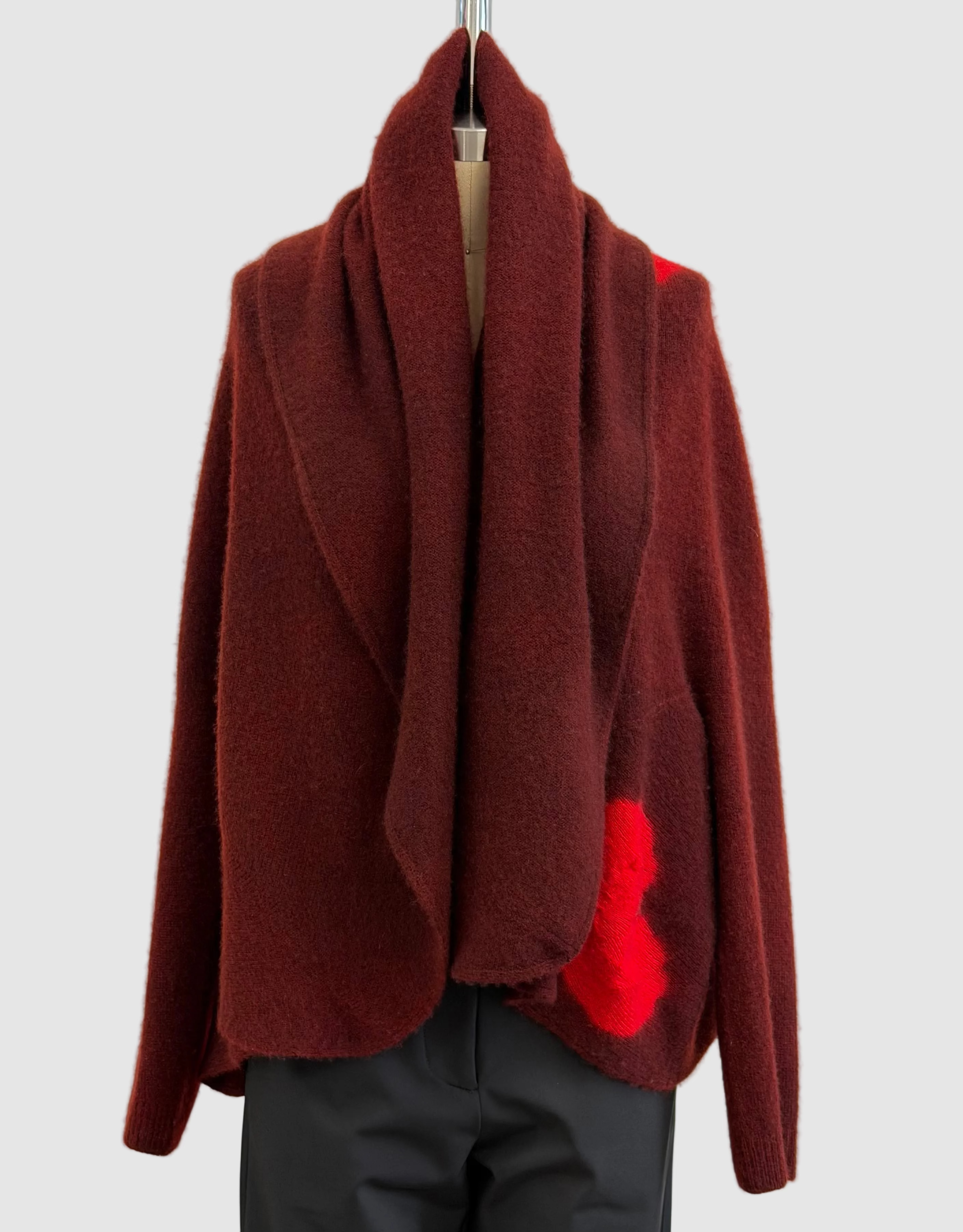 Suzusan Cashmere Seamless Upside-Down Cape in Shibori Card Bordeaux/Red