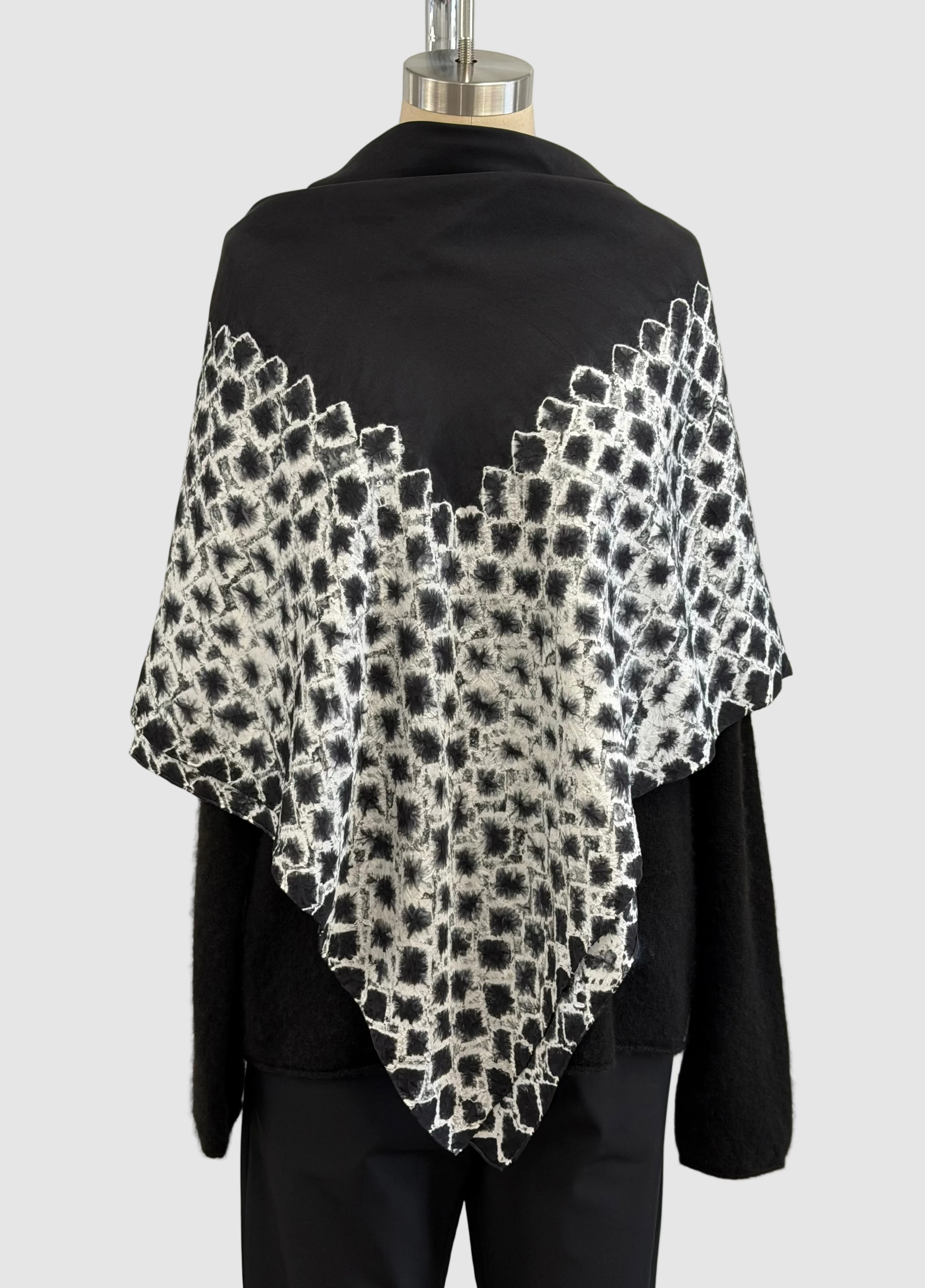 Suzusan Silk Twill Woven Square Scarf in Yataramiura Shibori Fragment in Black/White