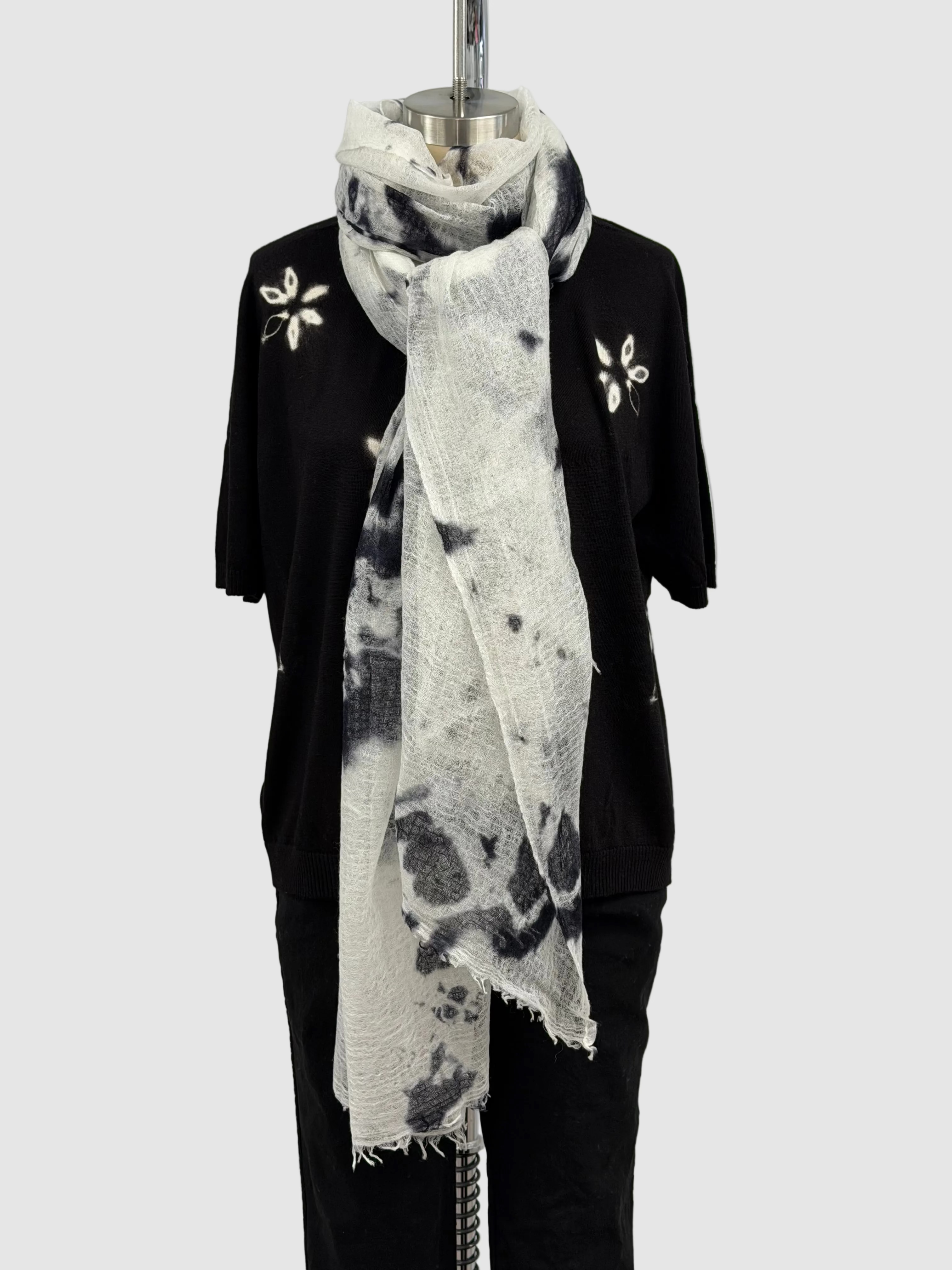 Suzusan Feather Weight Large Cashmere Shawl Black & White Madara Shibori