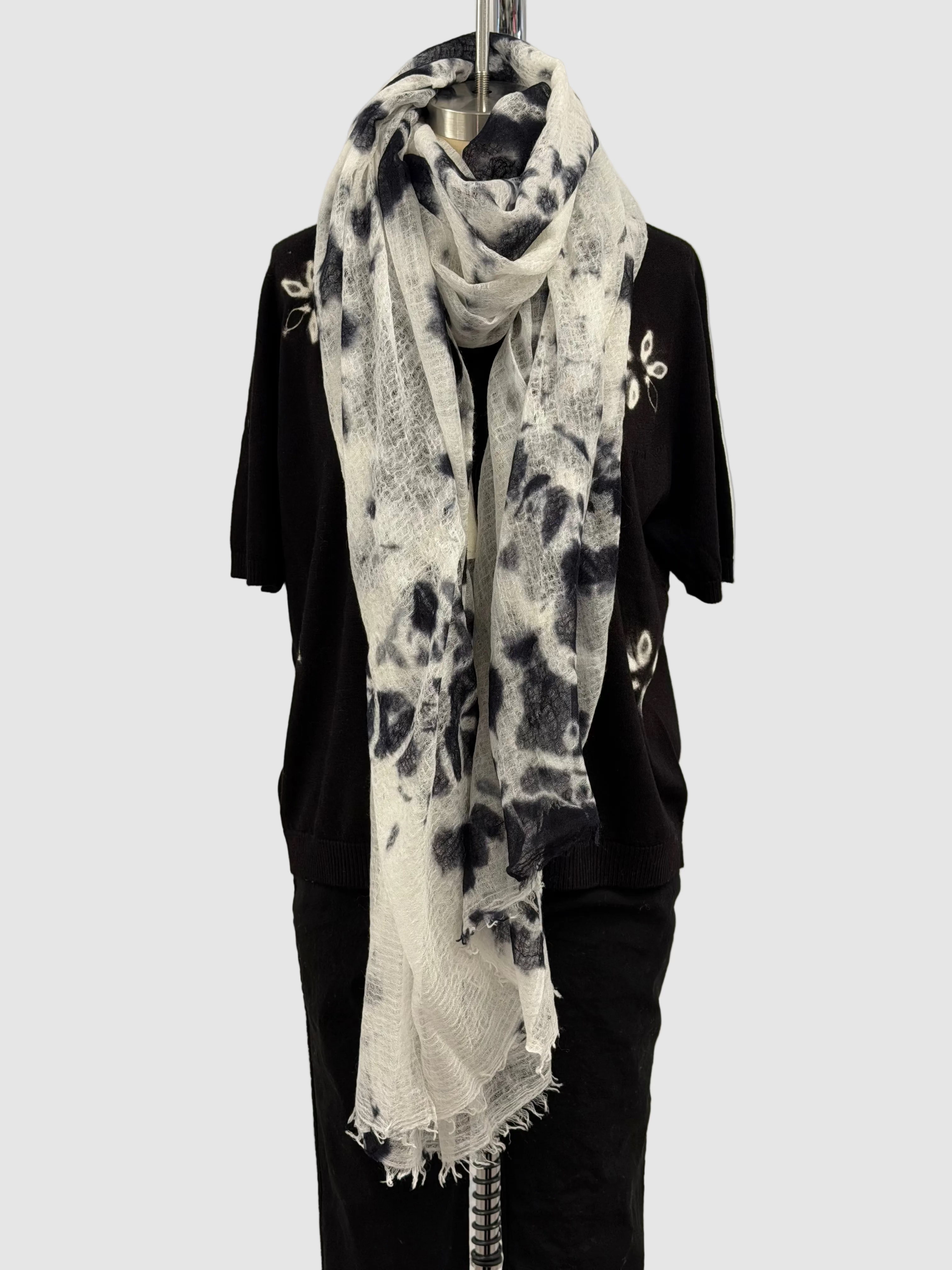 Suzusan Feather Weight Large Cashmere Shawl Black & White Madara Shibori