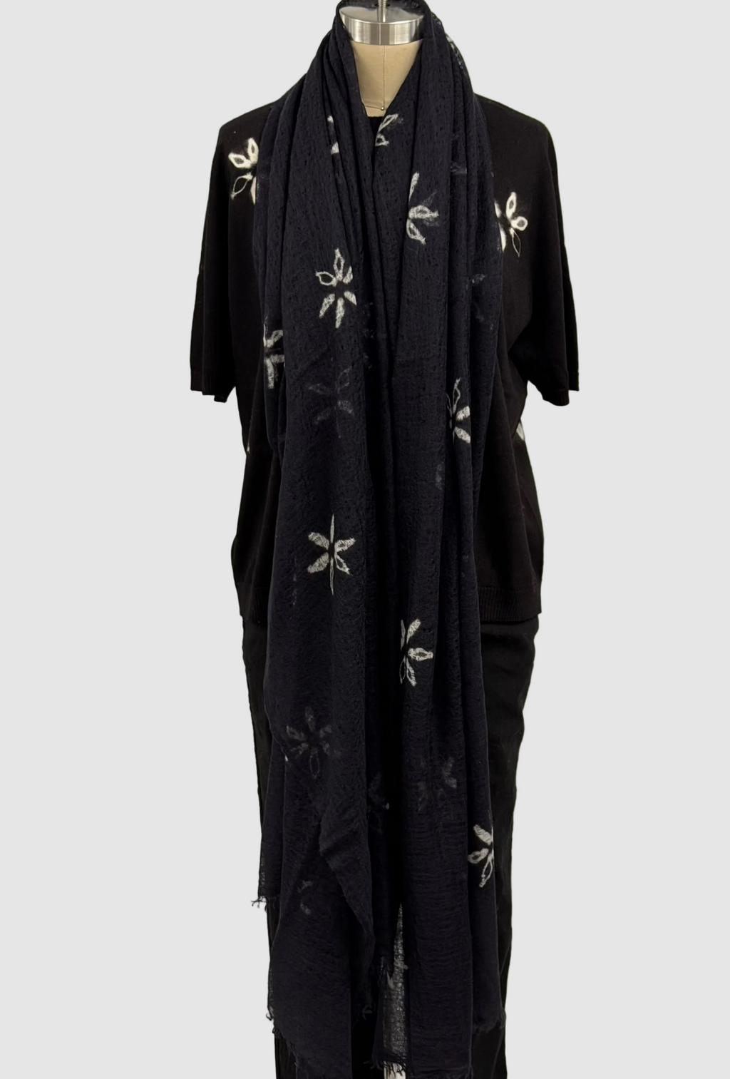 Suzusan Feather Weight Large Cashmere Shawl Black & White Kochou Shibori