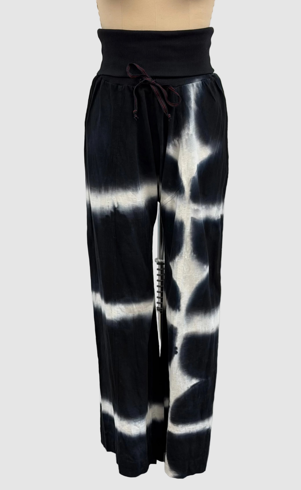 Gilda Midani Full Pants in Black Star