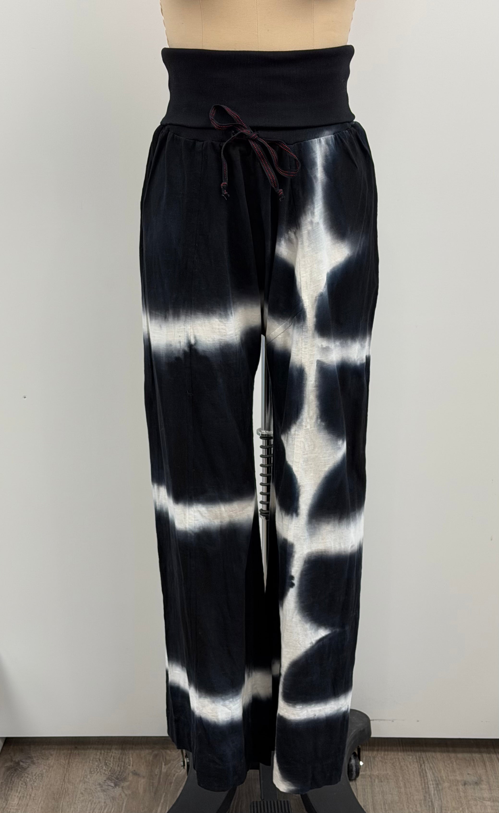 Gilda Midani Full Pants in Black Star
