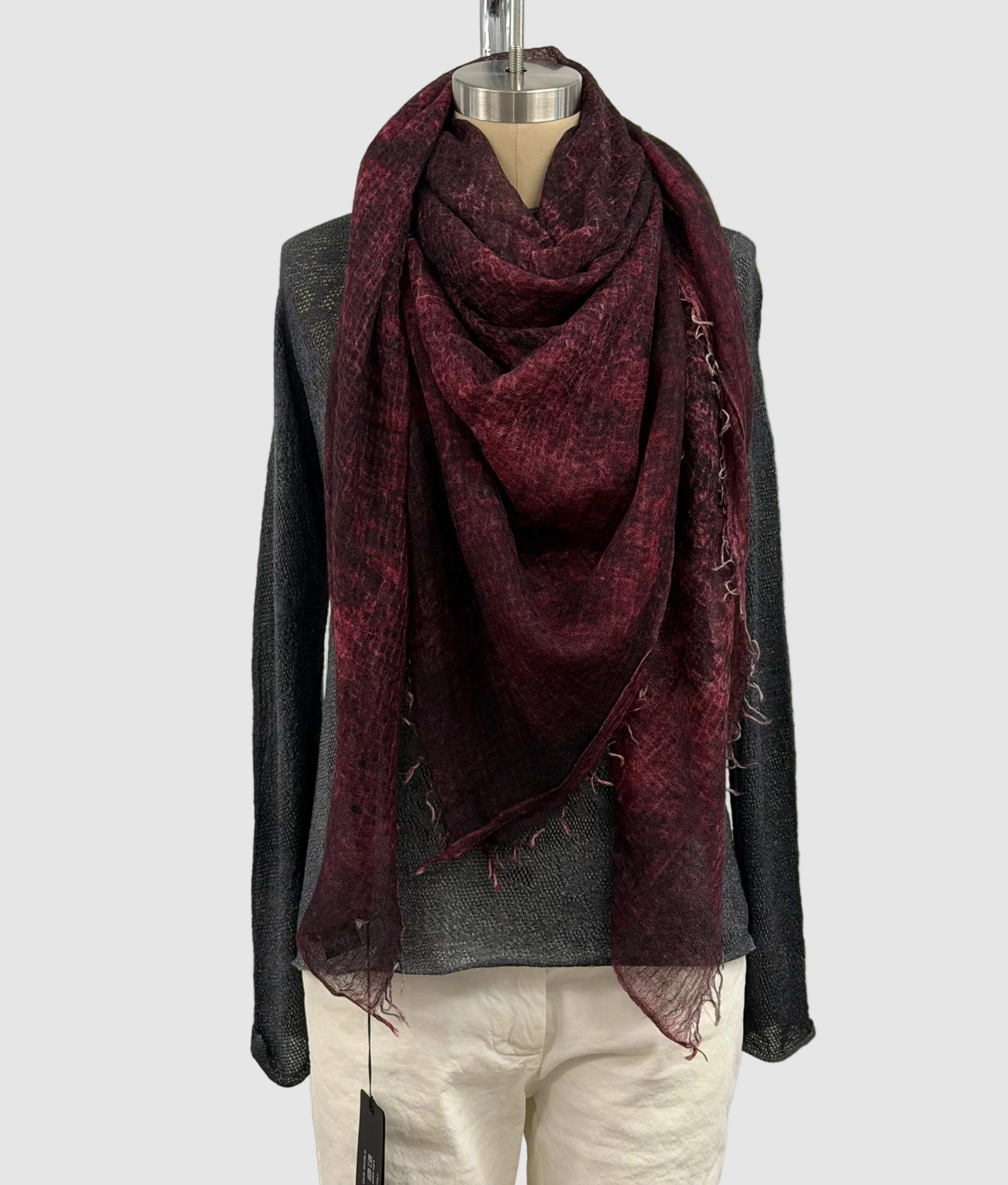Avant Toi Salt Effect Cashmere Scarf In Wine