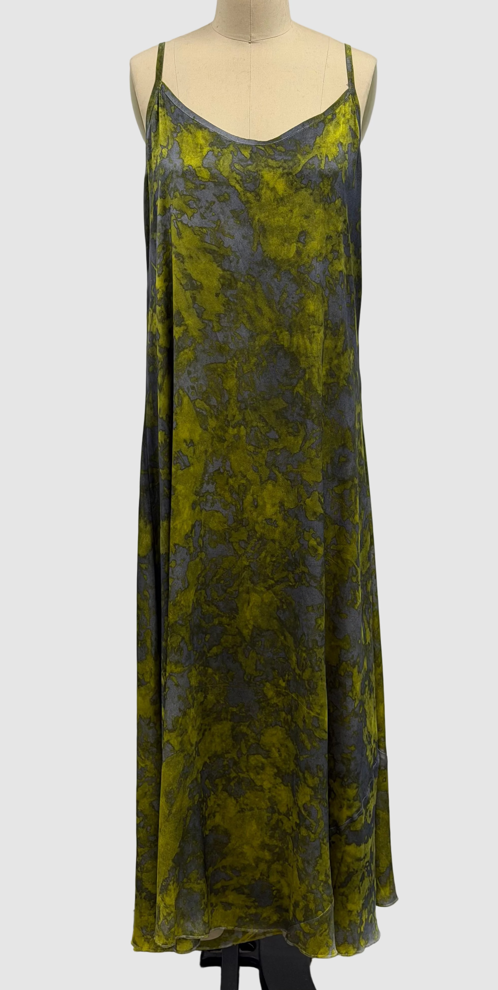 Avant Toi Abito Lungo Spallina Sottile Camouflage Dress in Nero/Curcuma