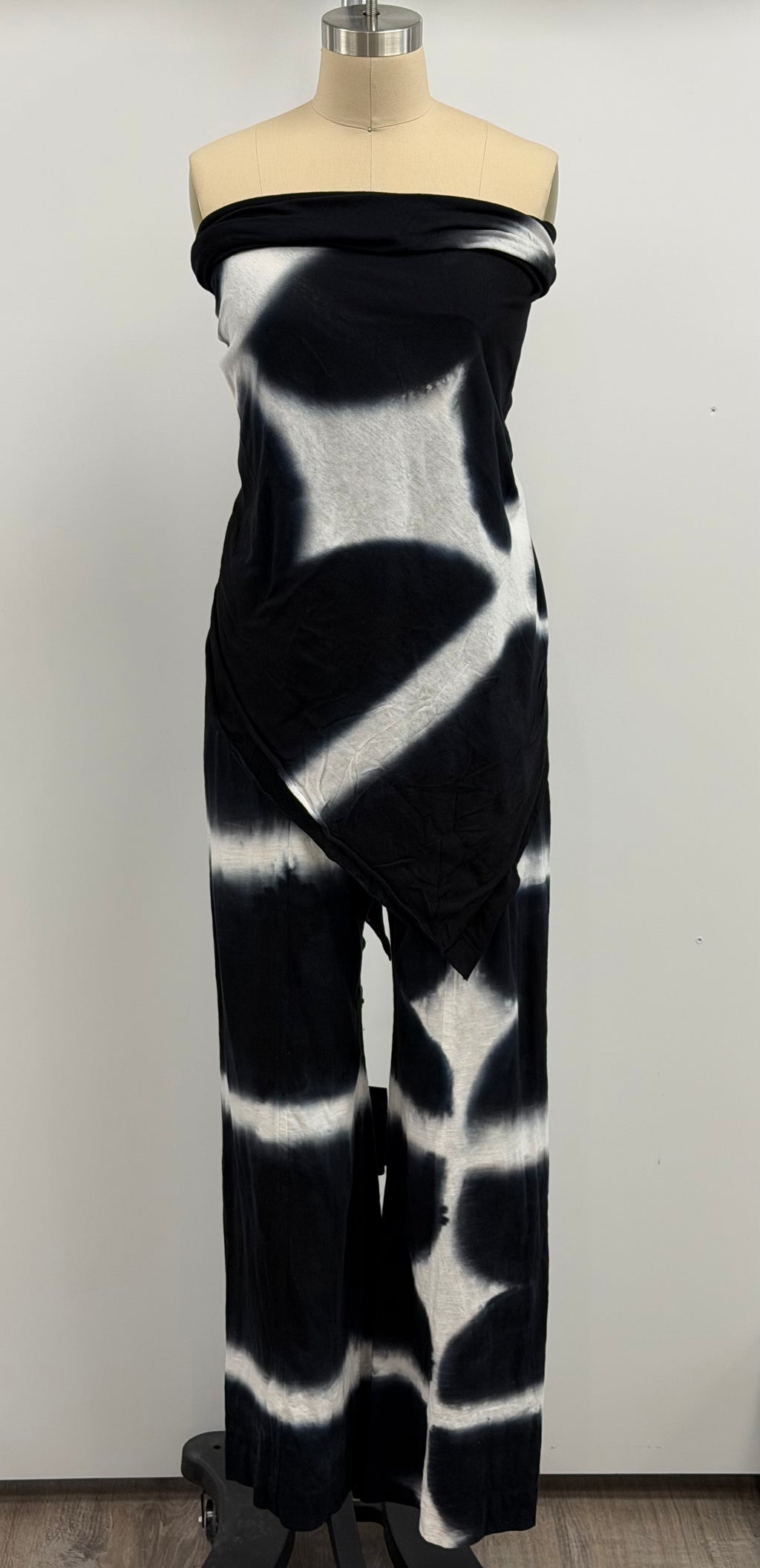 Gilda Midani Foulard in Black Star