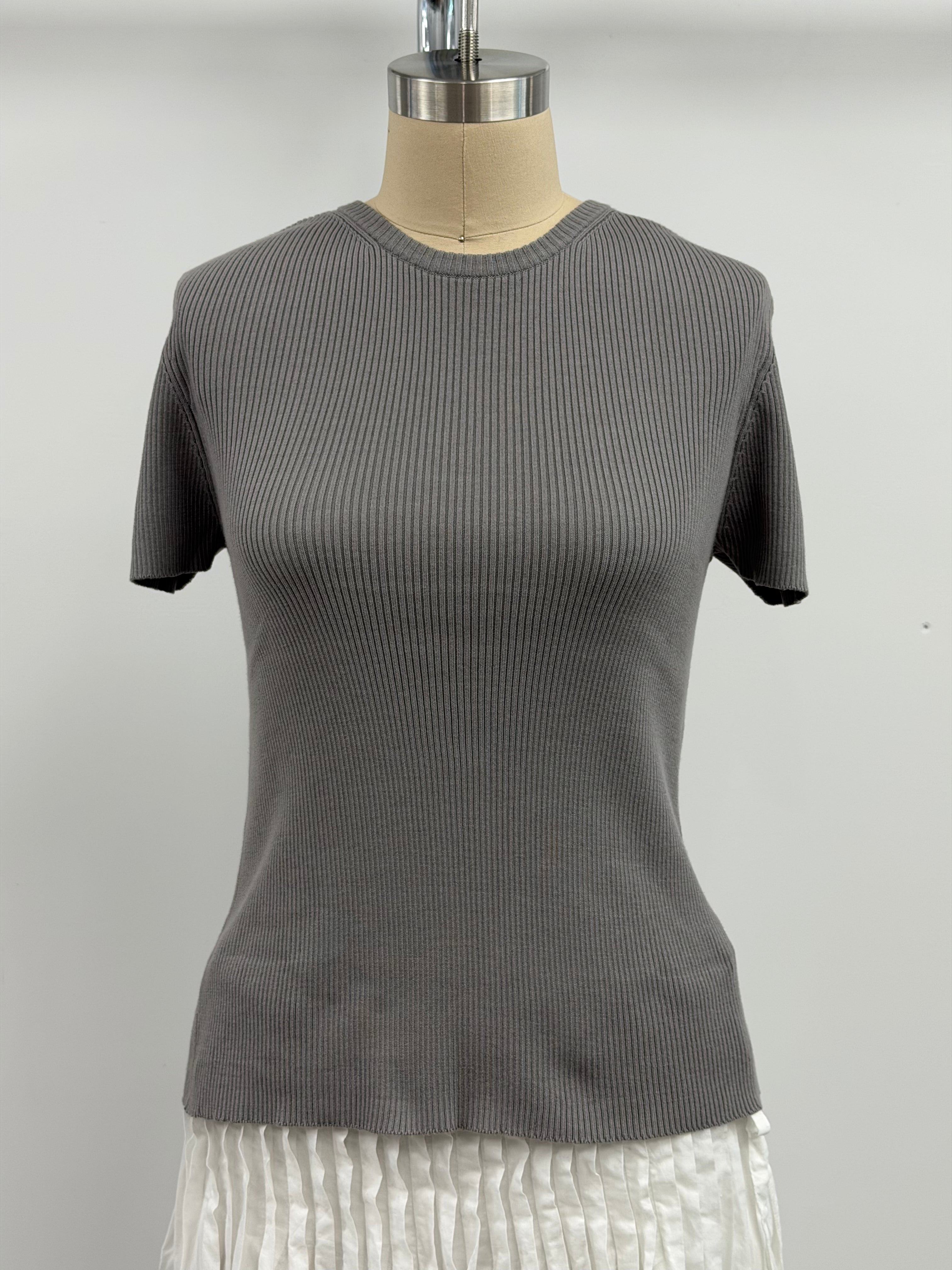 Lars Andersson Short Sleeve Organic Cotton Crew Neck Top in Cement
