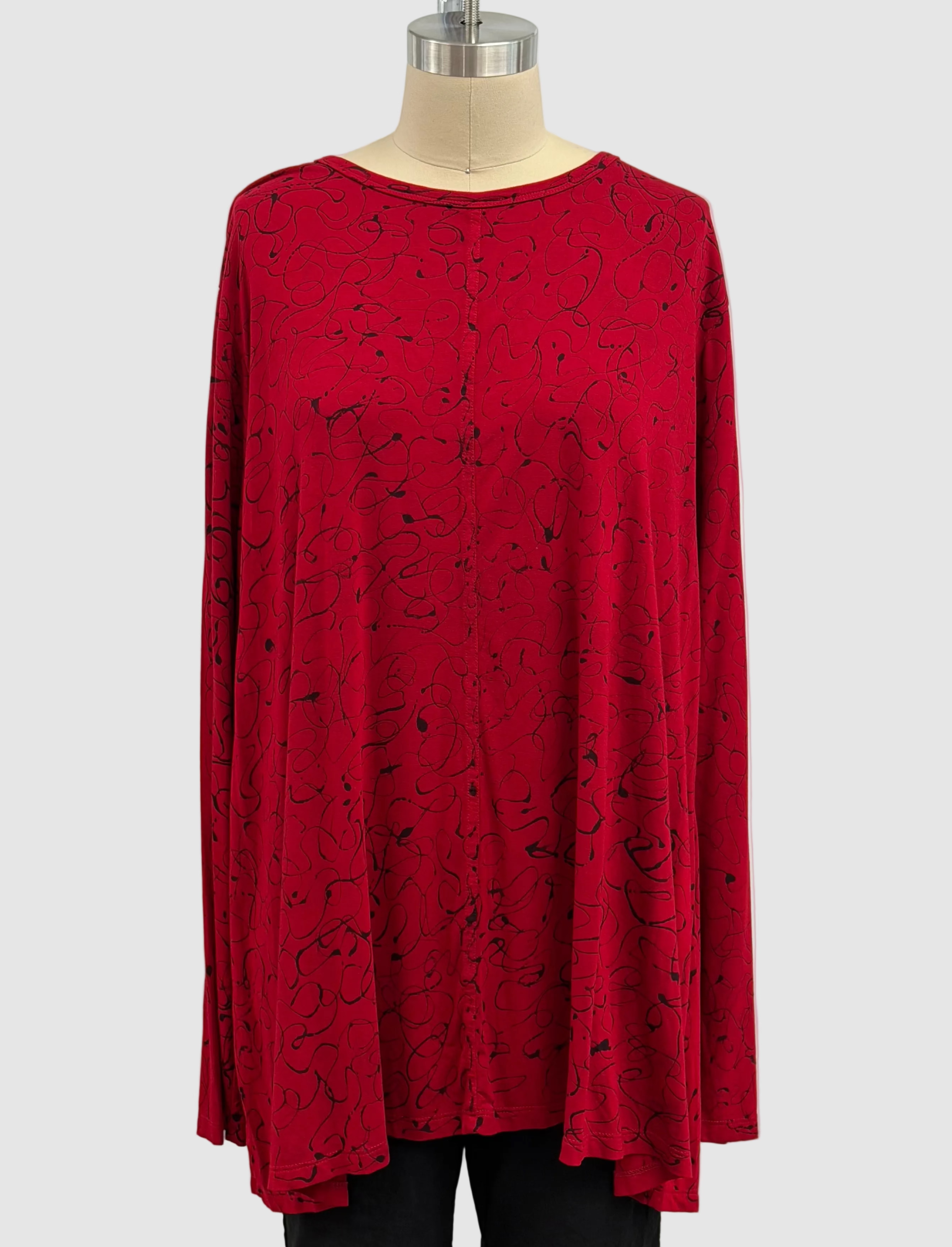 Annie Turbin Center Seam Long Sleeve Tee in Black/Red Swirl