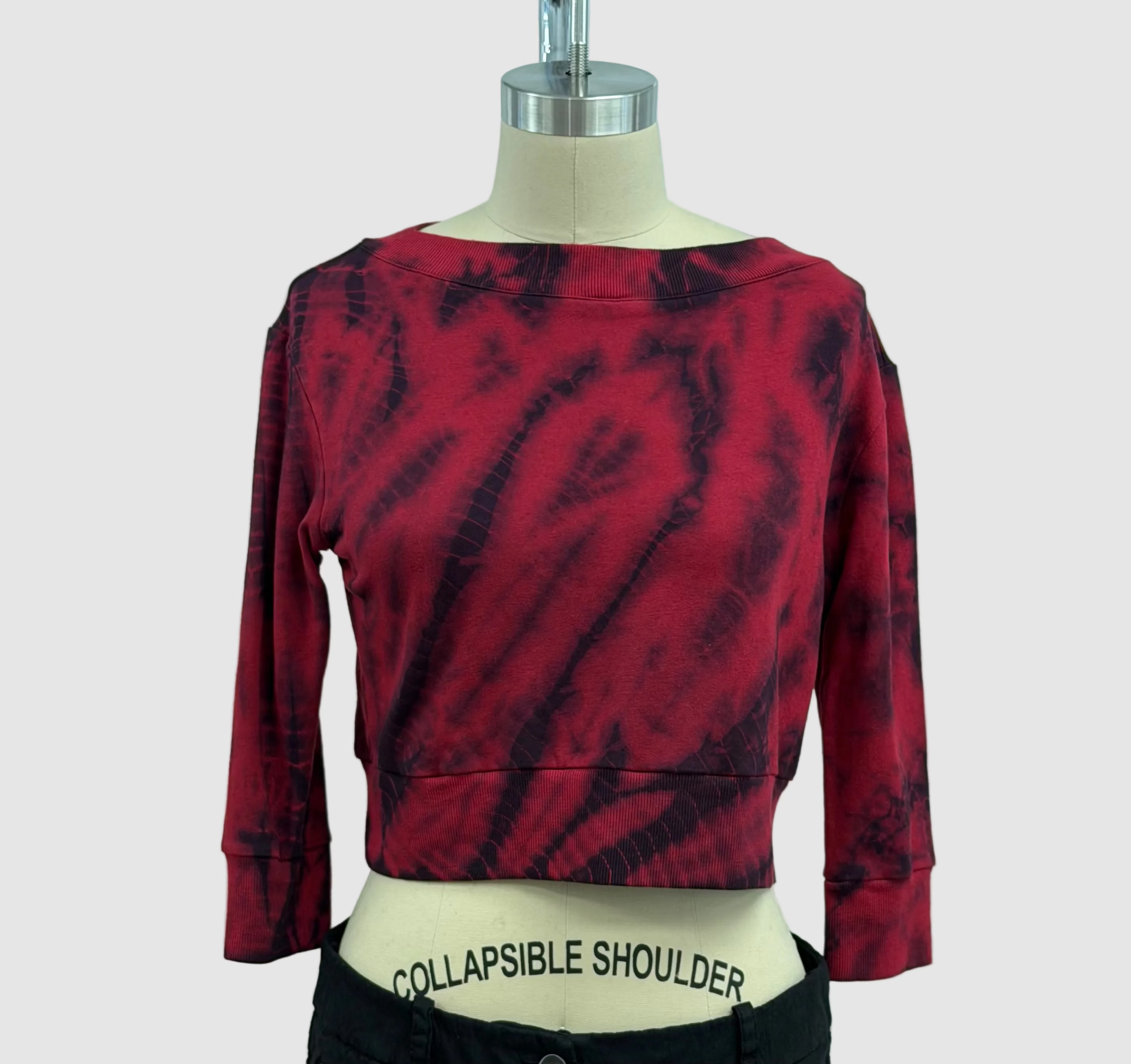 Annie Turbin Cropped 3/4 Sleeve Sweatshirt in Red/Black Tie Dye