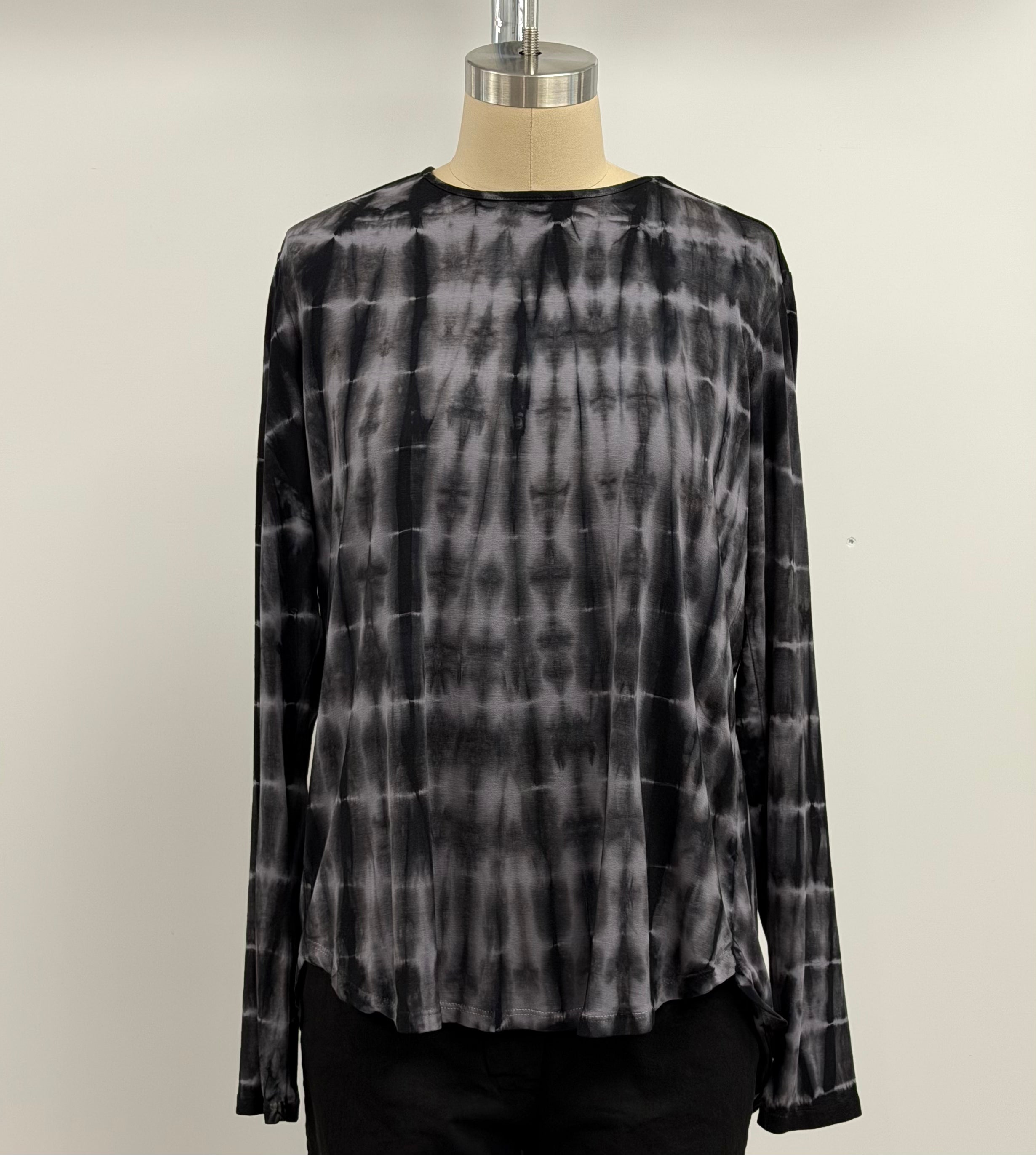 Annie Turbin High-Low Long Sleeve Top in Gray/Black Grid