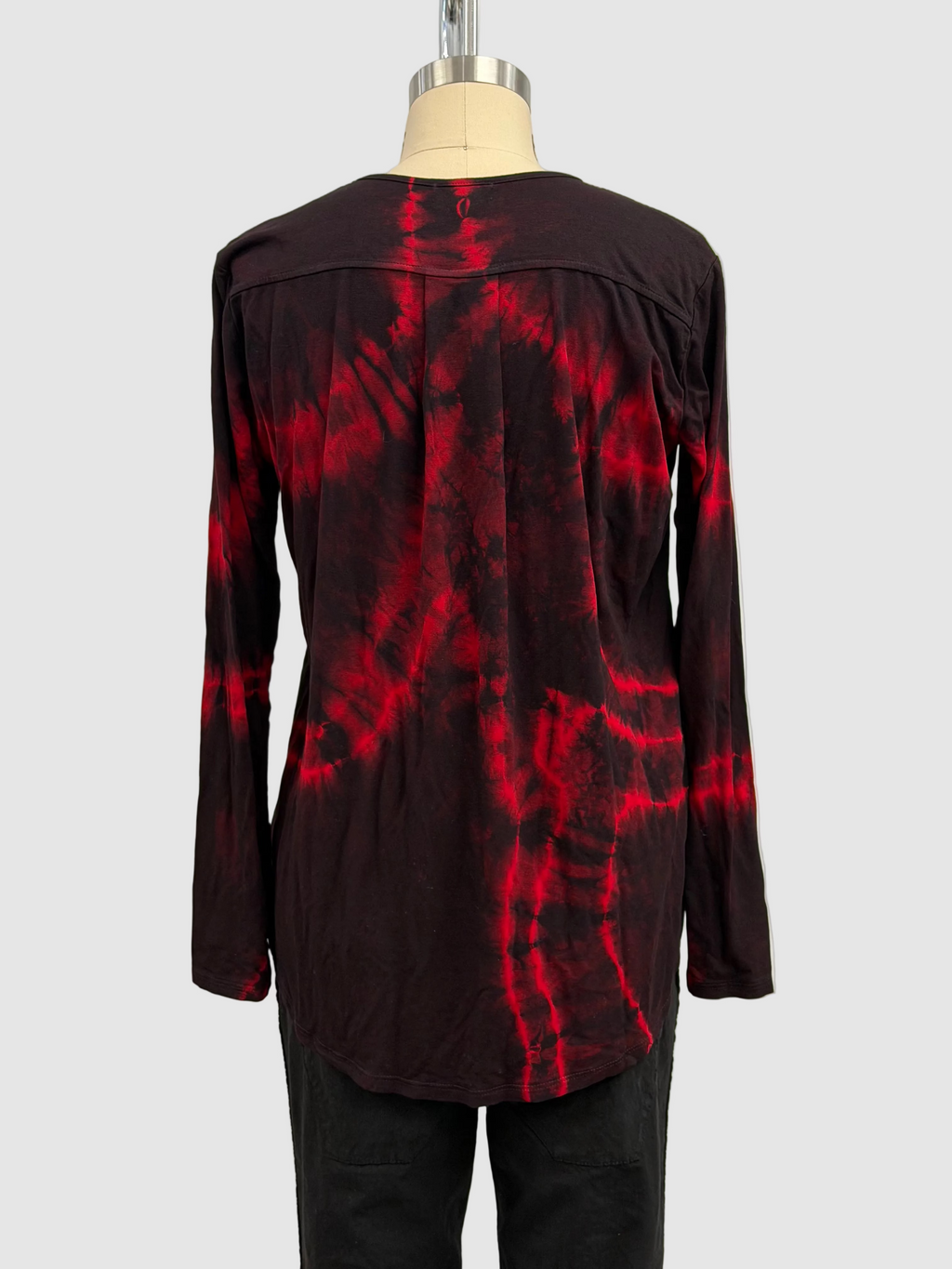 Annie Turbin High-Low Long Sleeve Top in Red Black Meteor