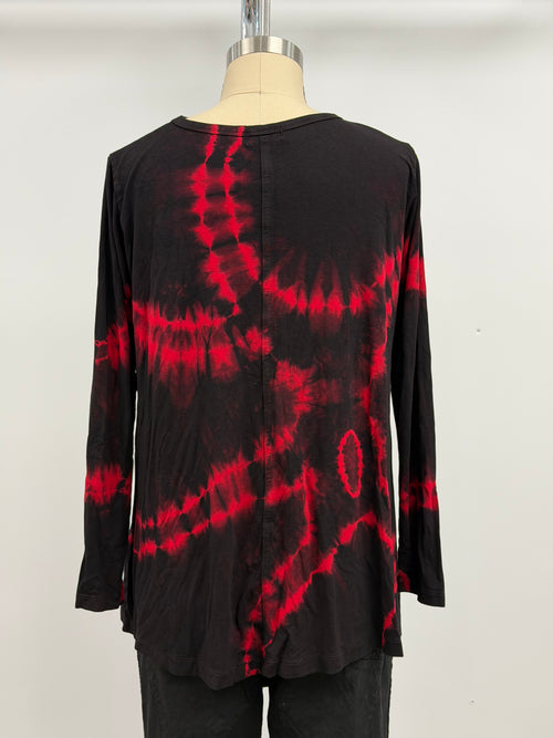 Annie Turbin Center Seam Long Sleeve Tee in Black/Red Meteor