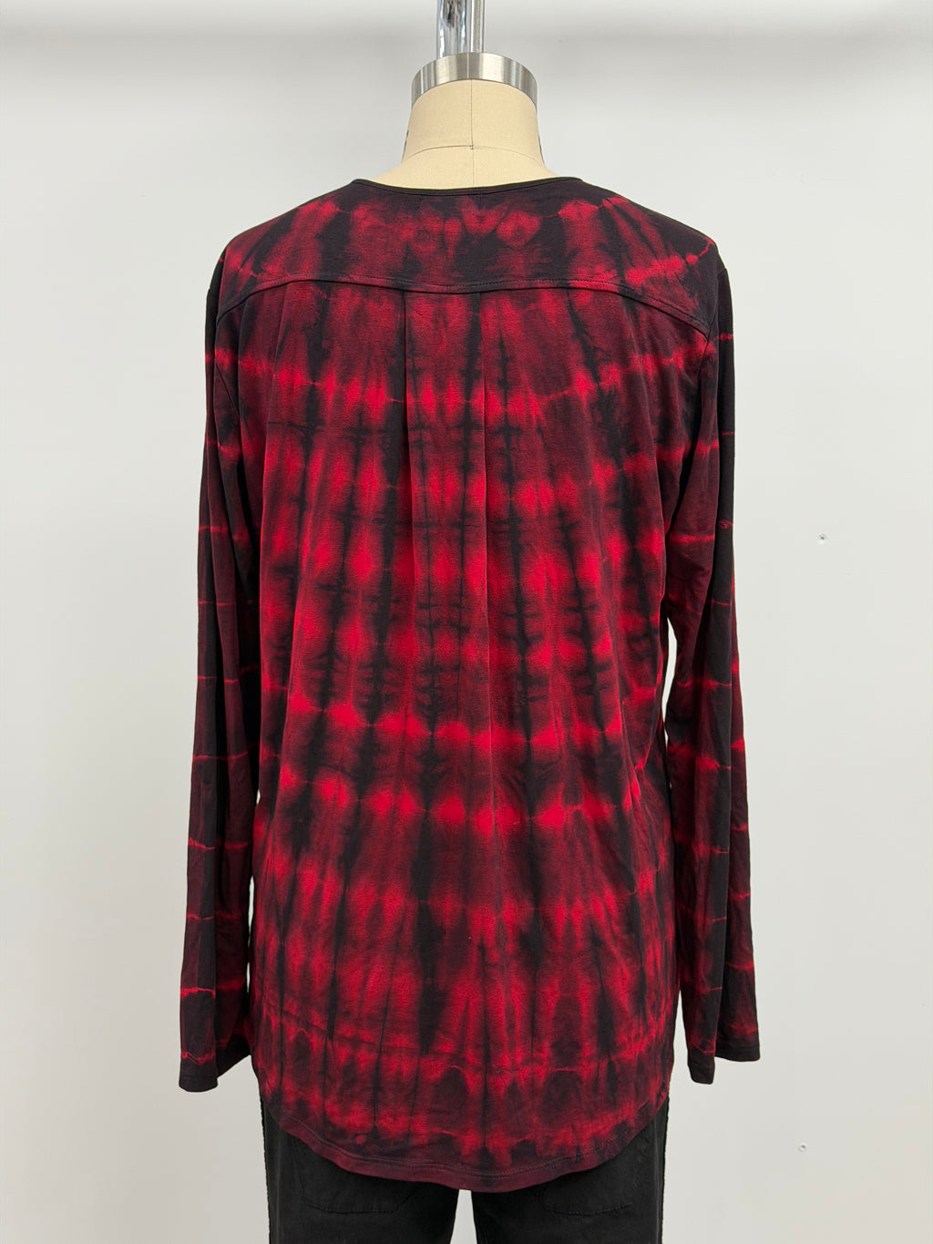 Annie Turbin High-Low Long Sleeve Top in Red/Black Grid