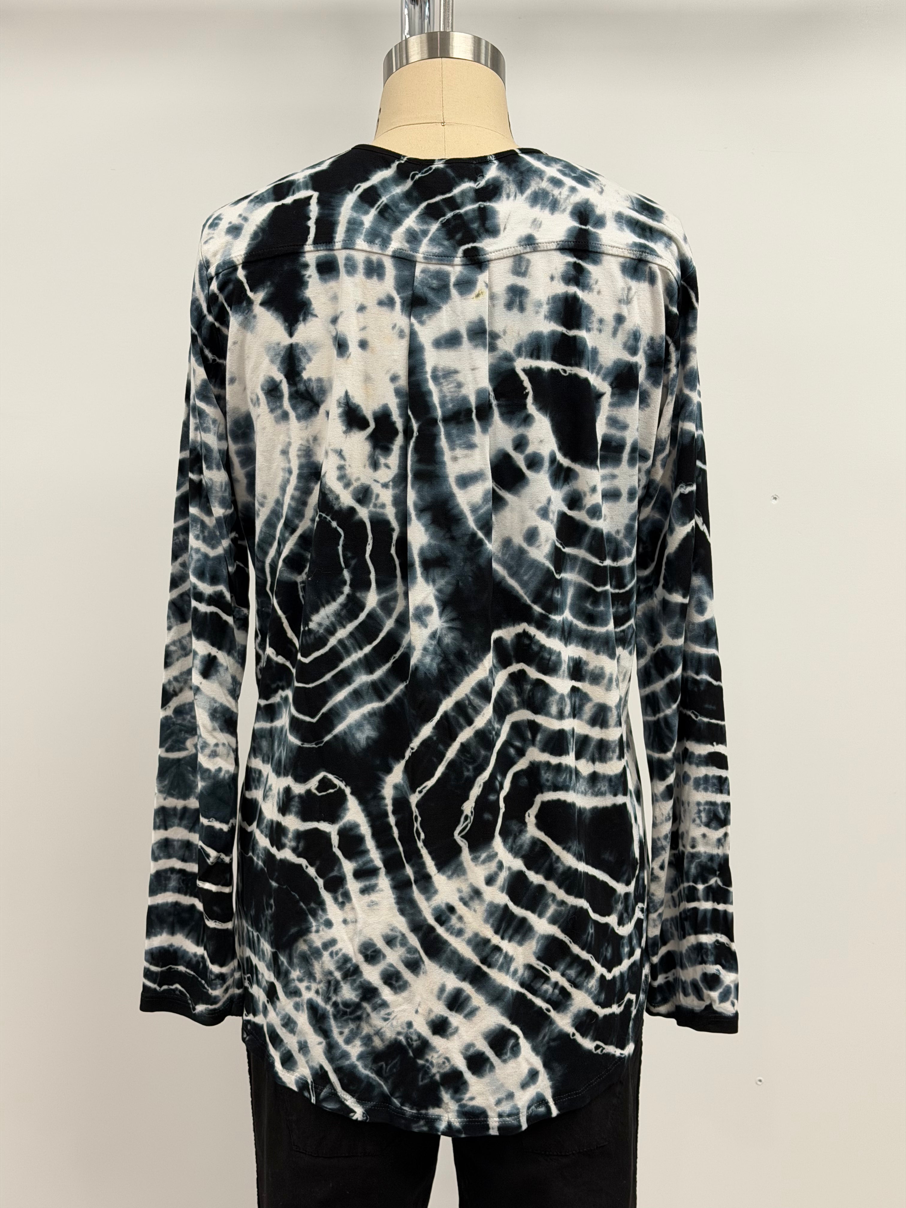 Annie Turbin High-Low Long Sleeve Top in Black and White Infinite Meteor Shower