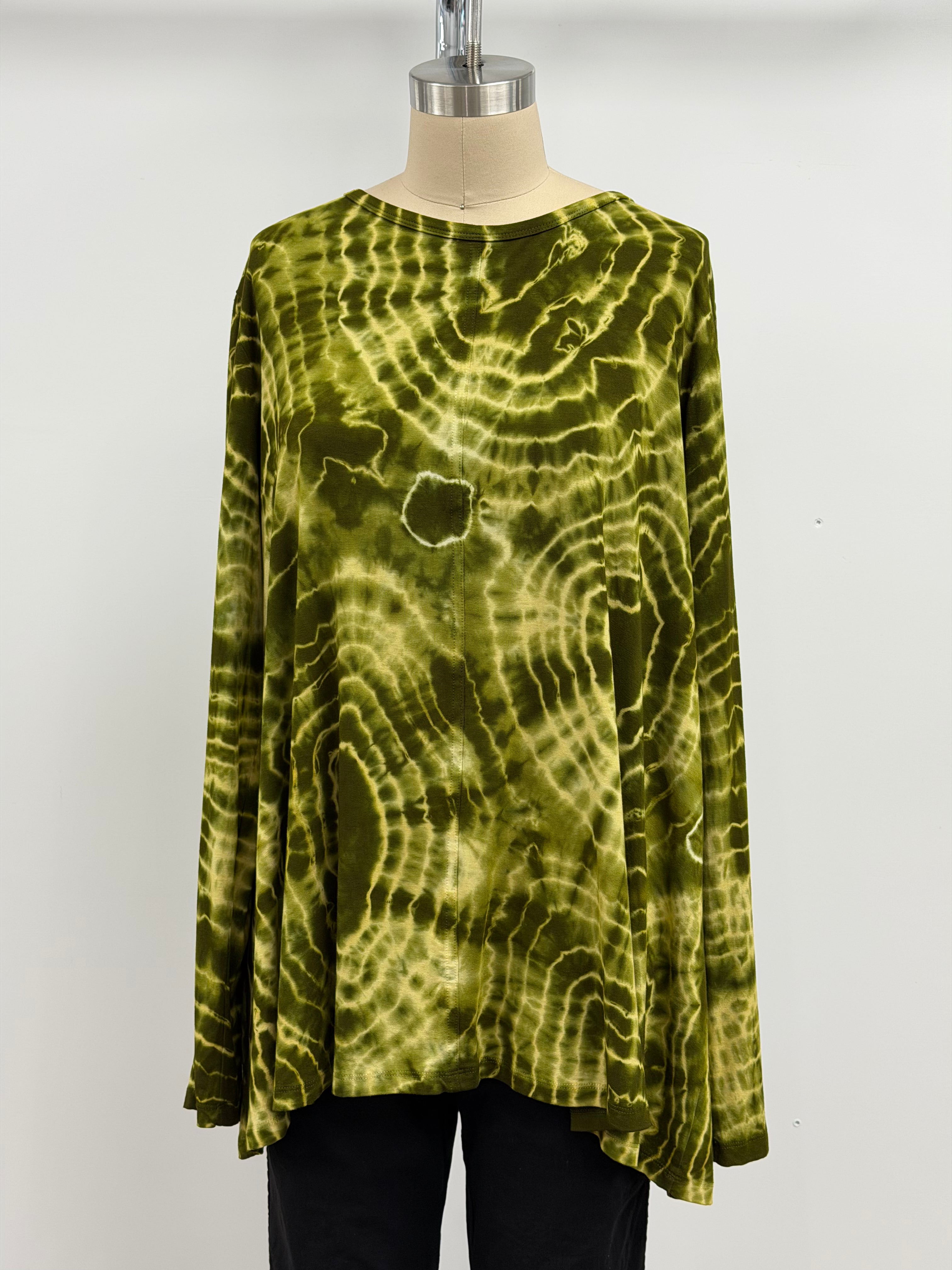 Annie Turbin Center Seam Long Sleeve Tee in Olive Green Infinite Meteor
