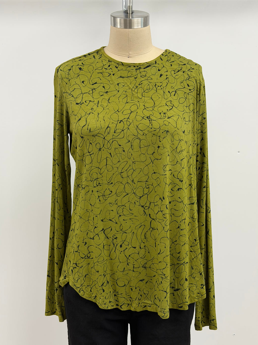 Annie Turbin High-Low Long Sleeve Top in Olive with Black Squiggles