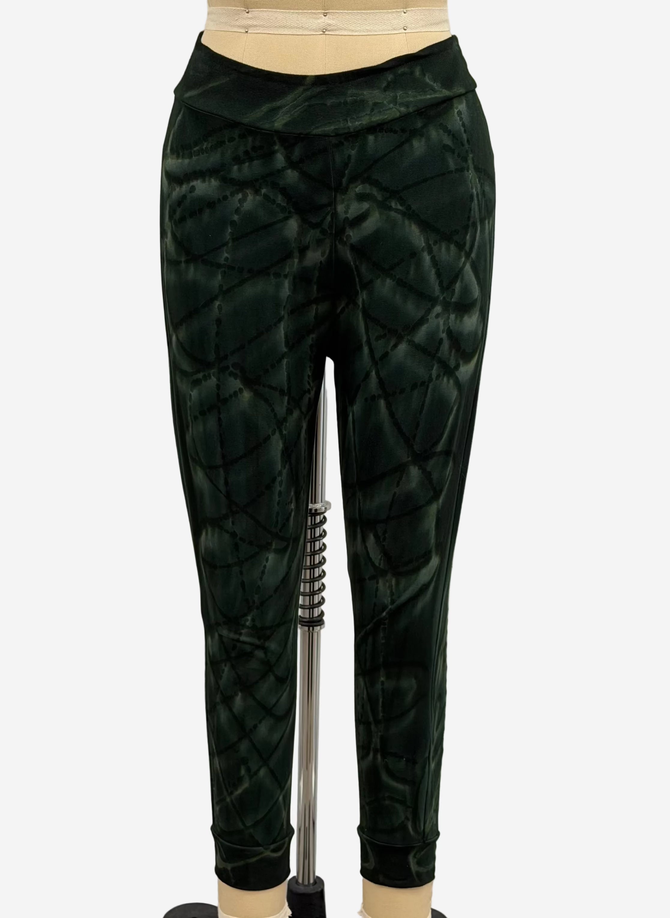 Annie Turbin Cropped Leggings in Forest Green Swirl