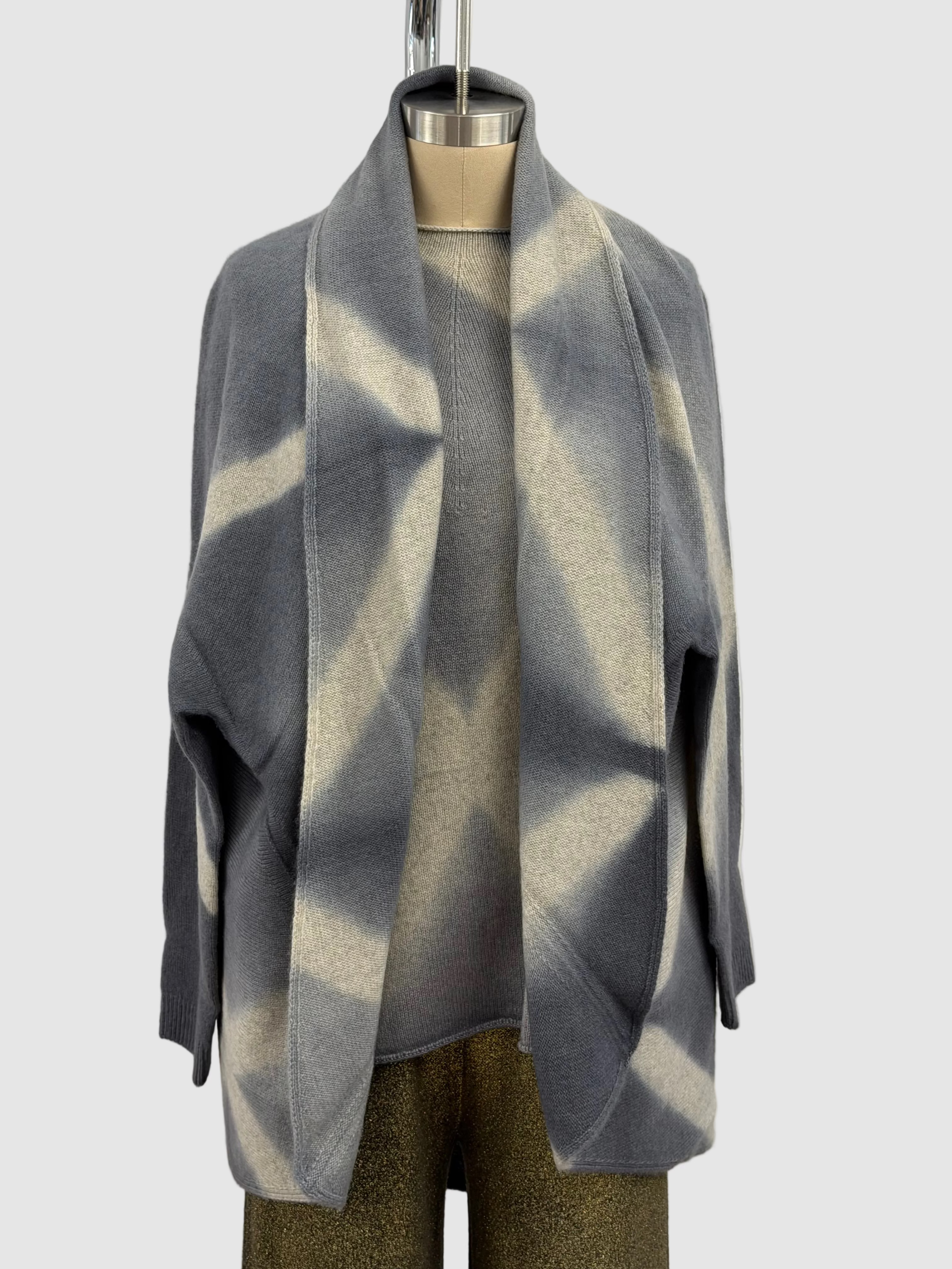 Suzusan Cashmere Seamless Long Pullover in Itajime Shibori X Silver Gray/Light Gray