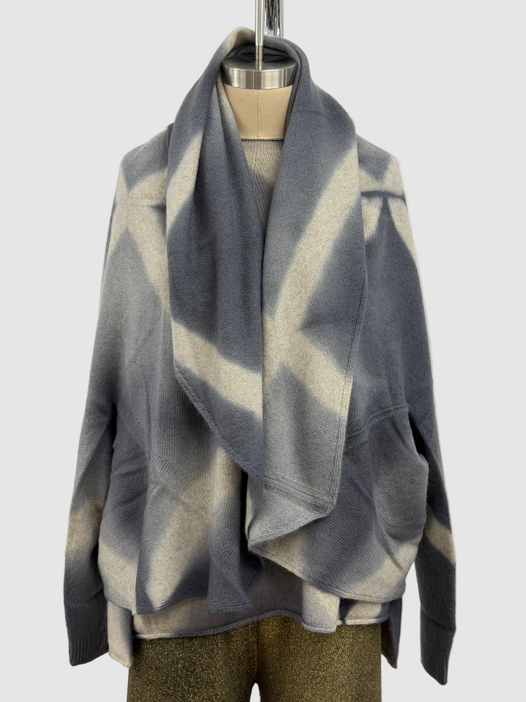 Suzusan Cashmere Seamless Long Pullover in Itajime Shibori X Silver Gray/Light Gray
