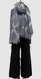 Suzusan Washable Merino Wool Crewneck Pullover Makiage Shibori Nemaki in Silver Gray/ Natural White