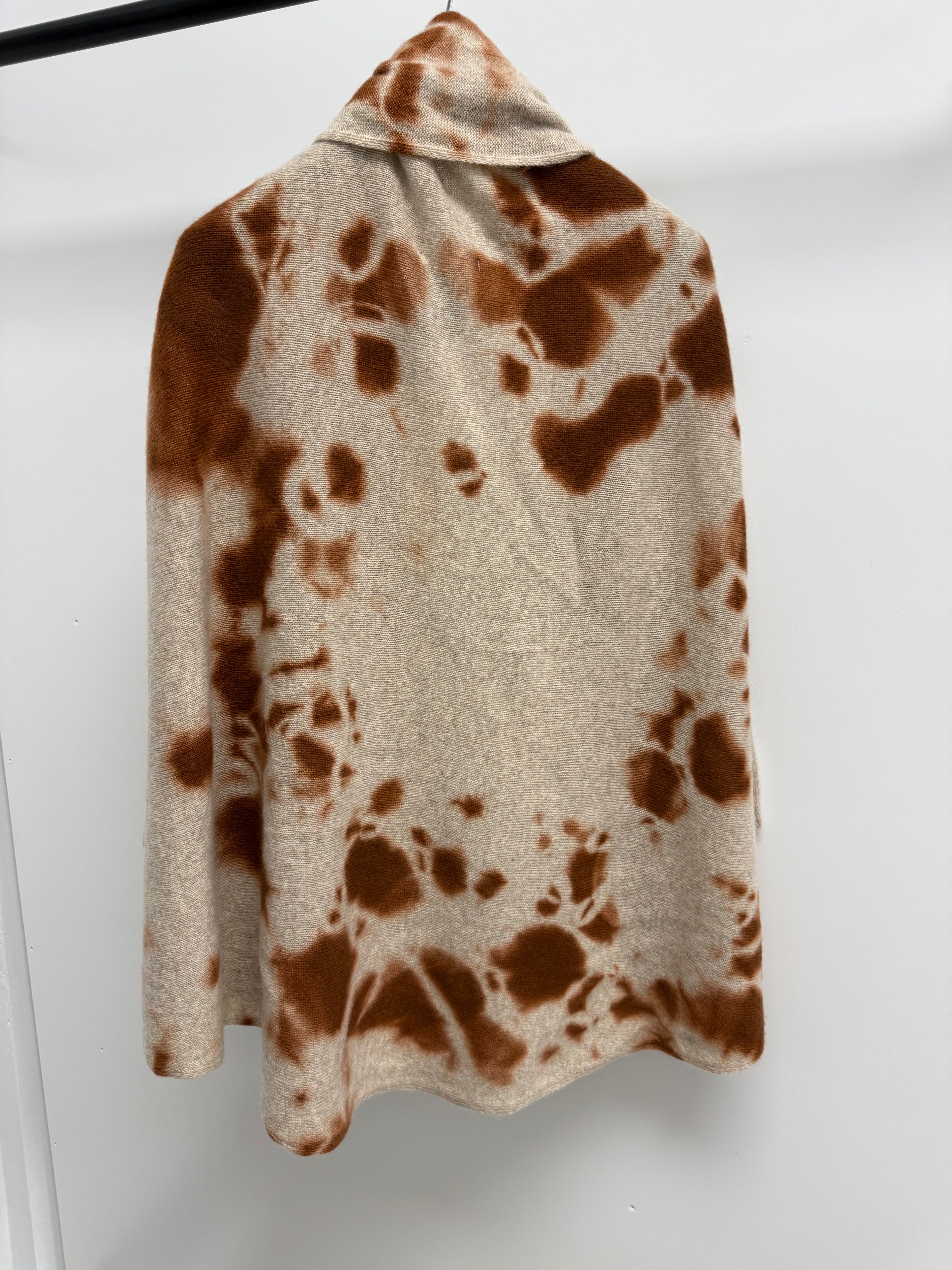 Suzusan Madara Shibori Brown/Sand Cashmere Seamless Upside-Down Cape
