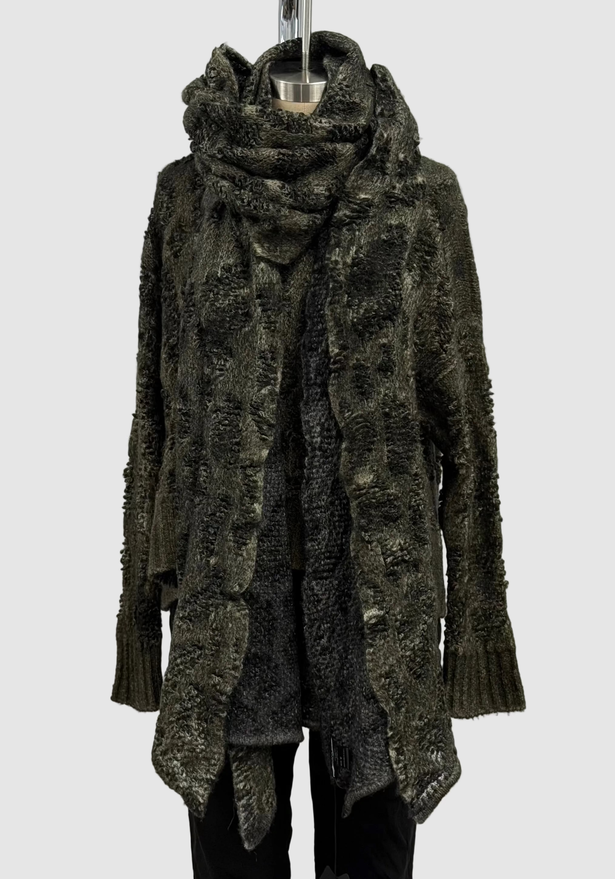 Avant Toi Hand-Painted Leopard Jacquard Effect Round Neck Pullover in N/Moss