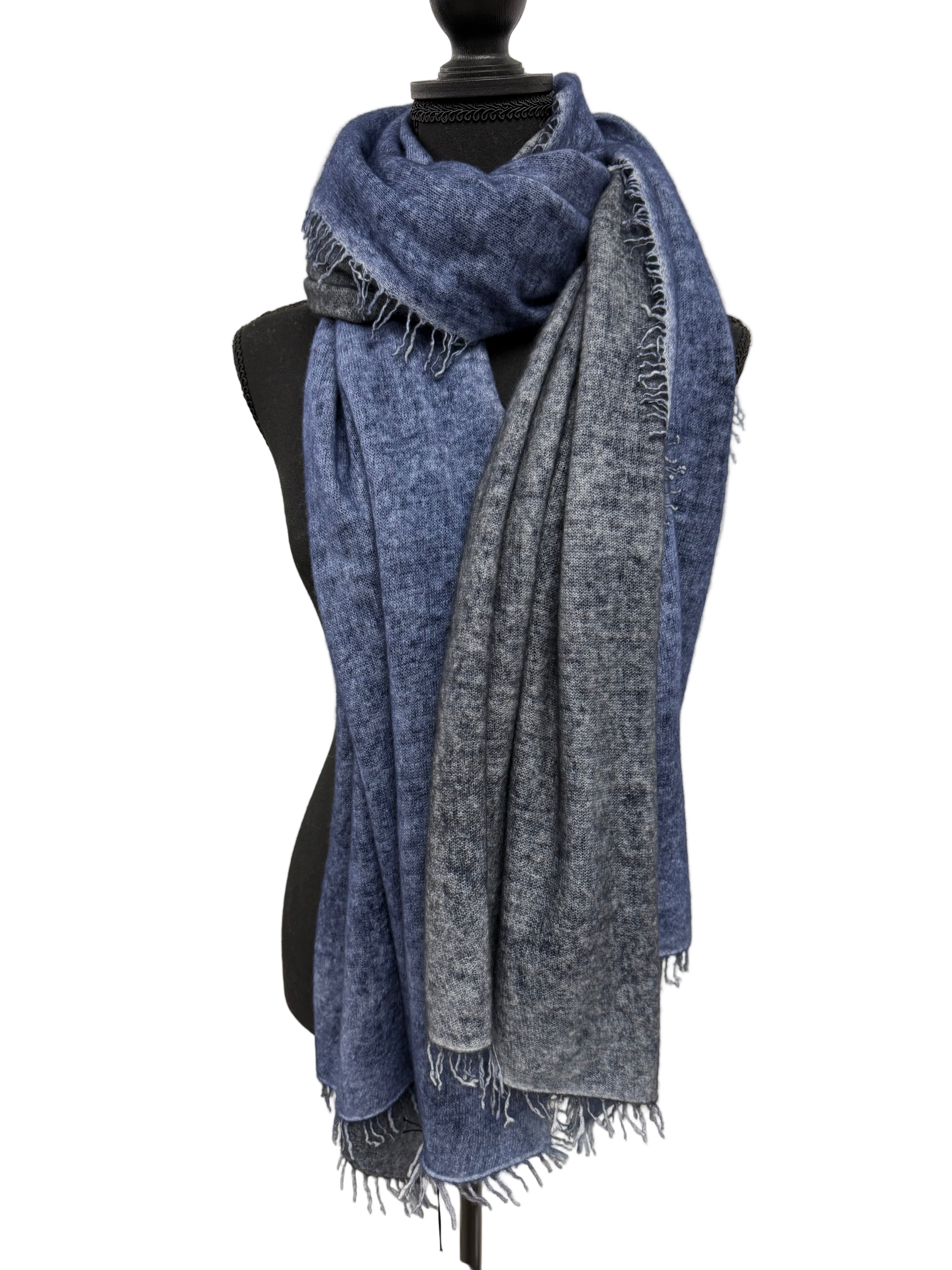 Avant Toi Bi-Color Cashmere Stola in Midnight/Carruba