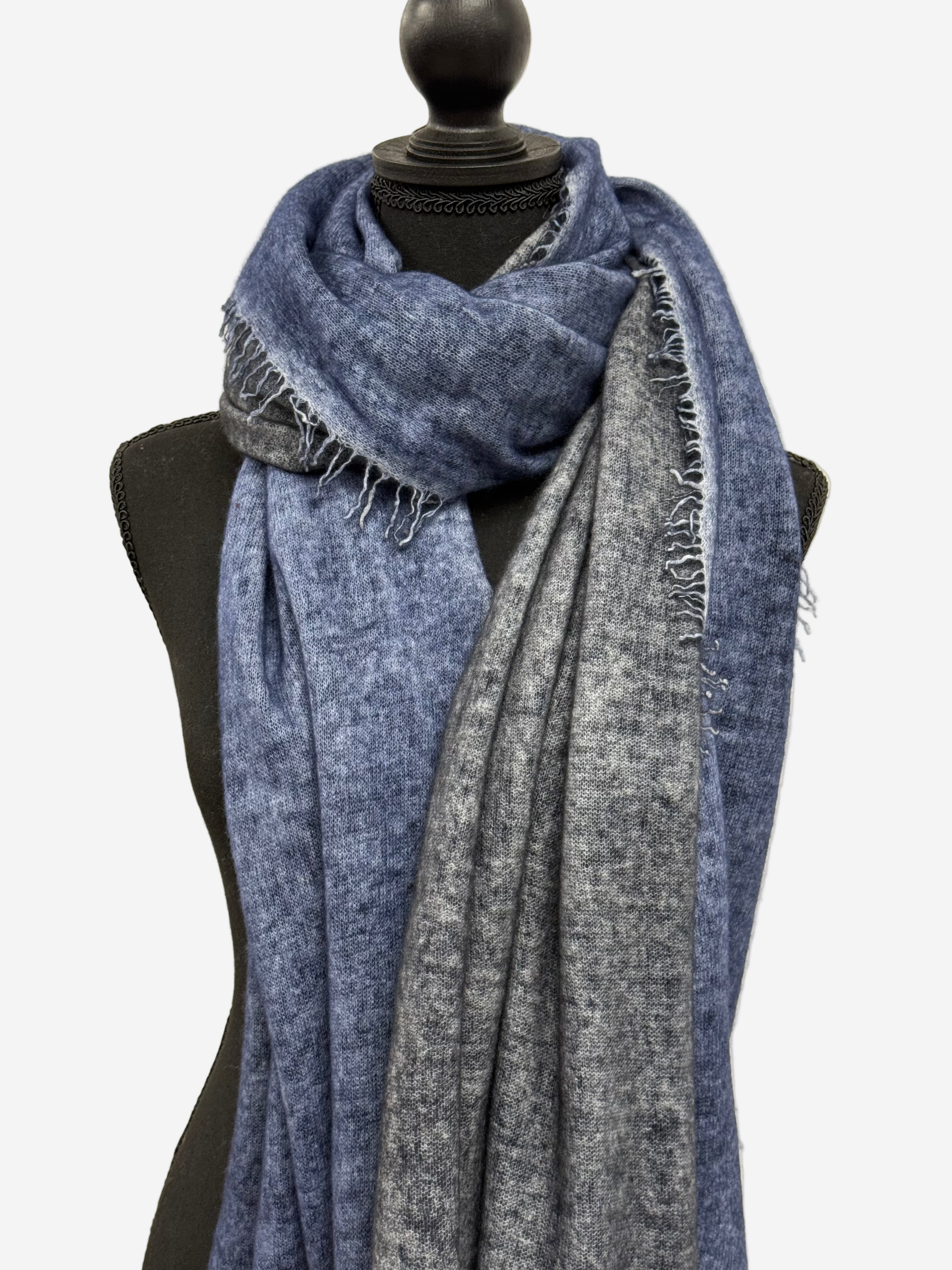 Avant Toi Bi-Color Cashmere Stola in Midnight/Carruba