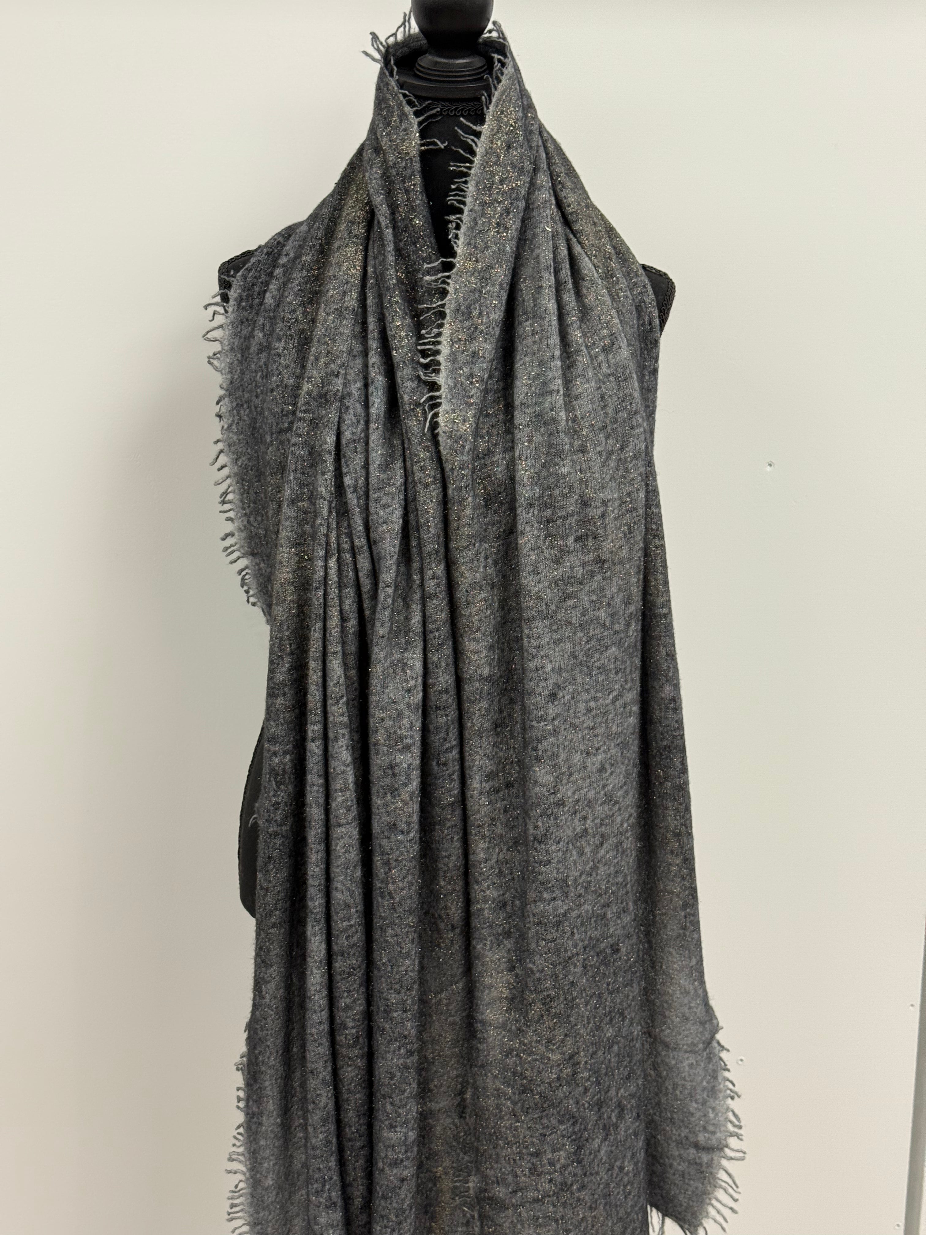 Avant Toi Stardust Laminated Effect Cashmere Stola in N/Nero