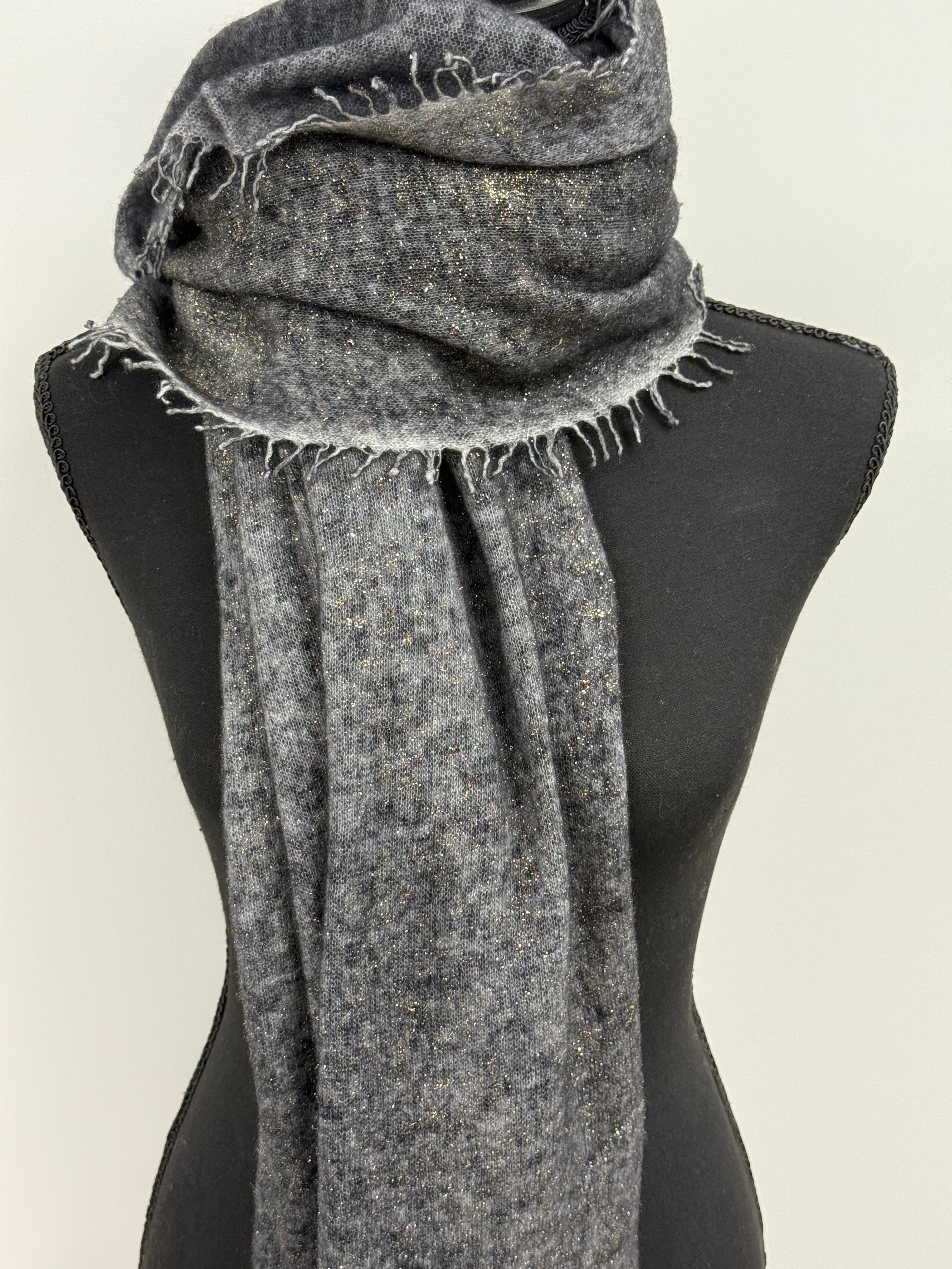 Avant Toi Stardust Laminated Effect Cashmere Stola in N/Nero