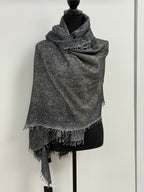 Avant Toi Stardust Laminated Effect Cashmere Stola in N/Nero