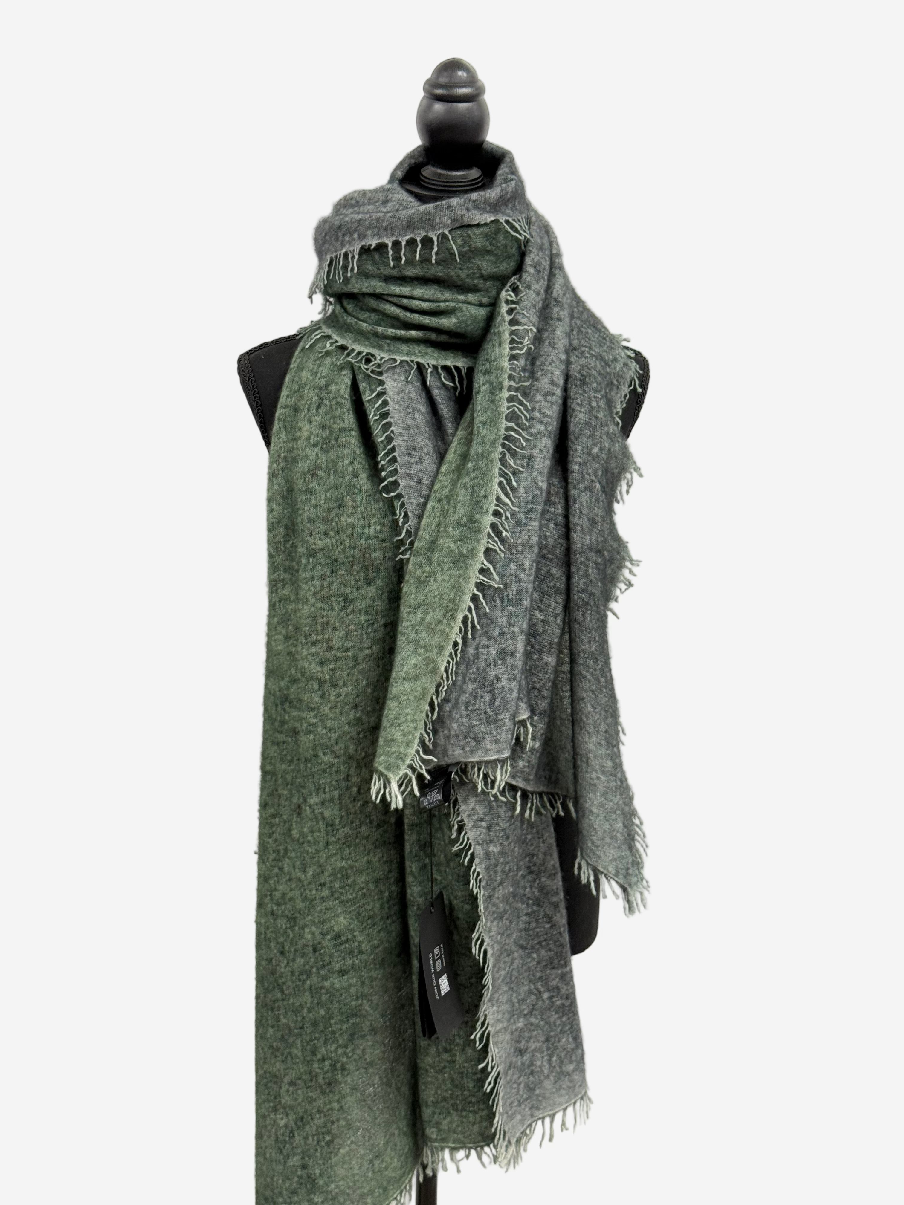 Avant Toi Bi-Color Cashmere Stola in Nero/Bosco