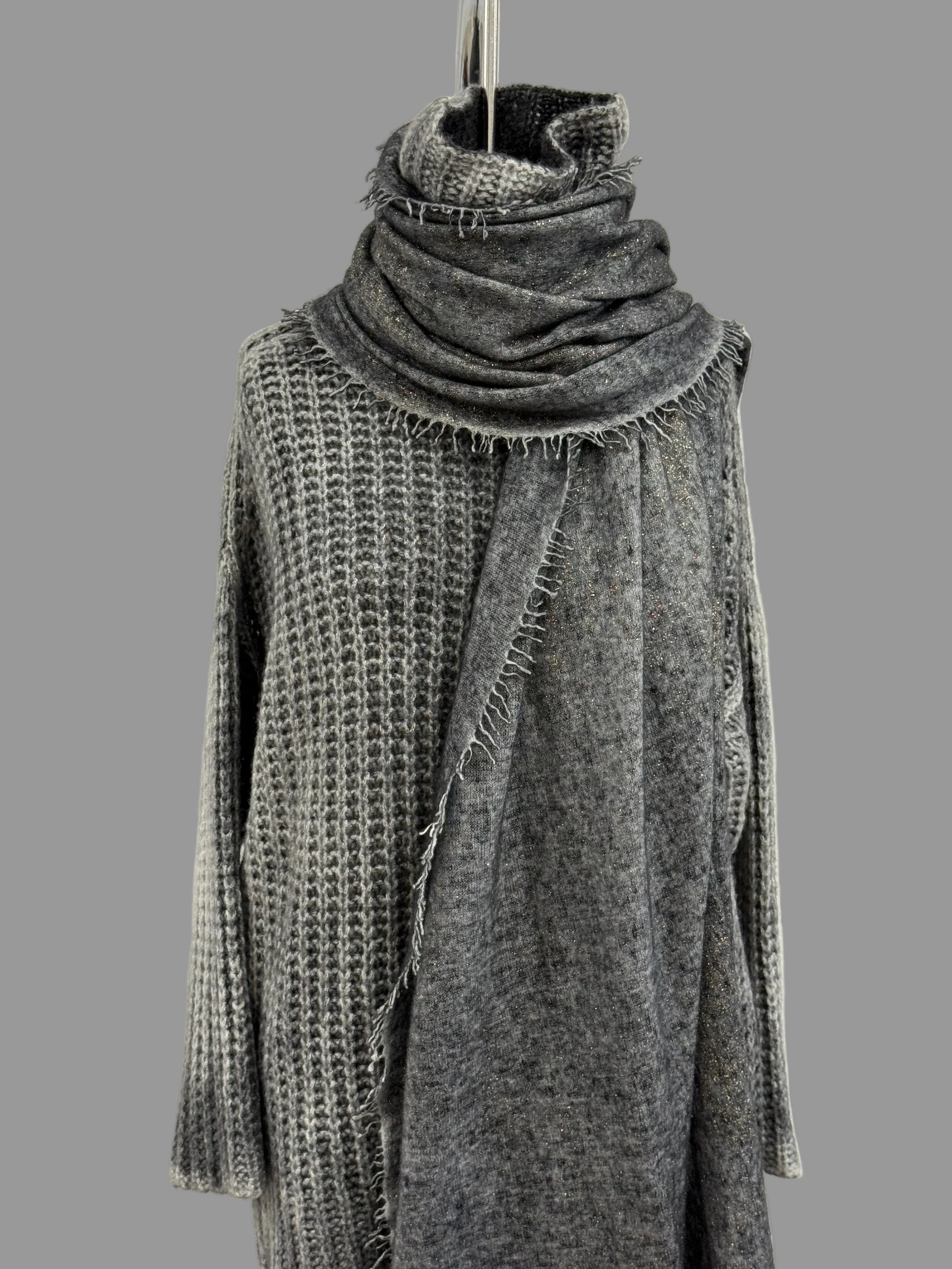 Avant Toi Stardust Laminated Effect Cashmere Stola in N/Nero