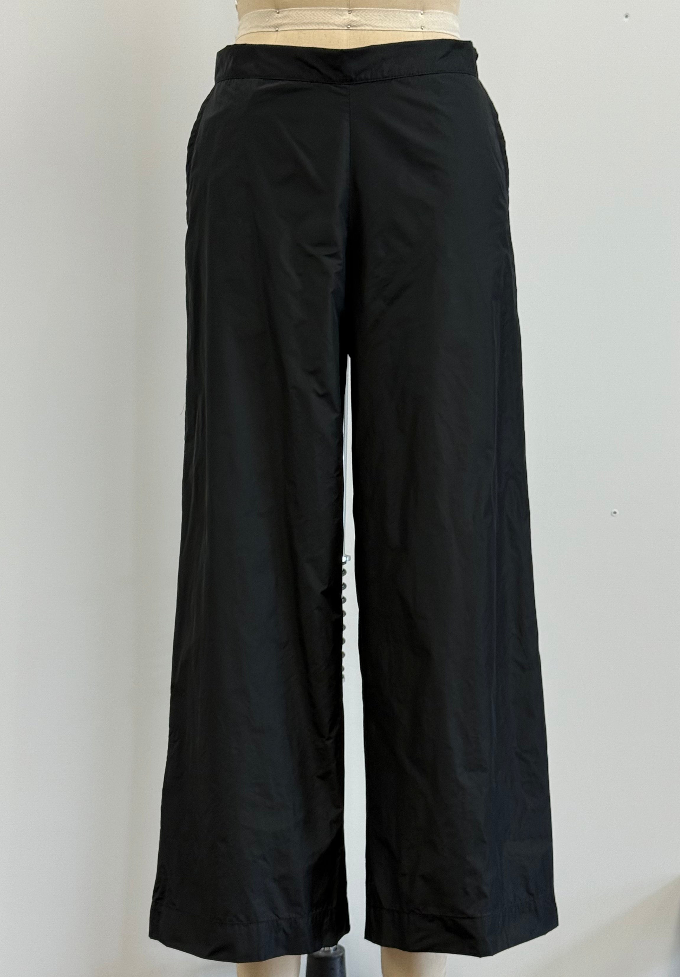 Katharina Hovman Lightweight Hosekurz Pants in Black