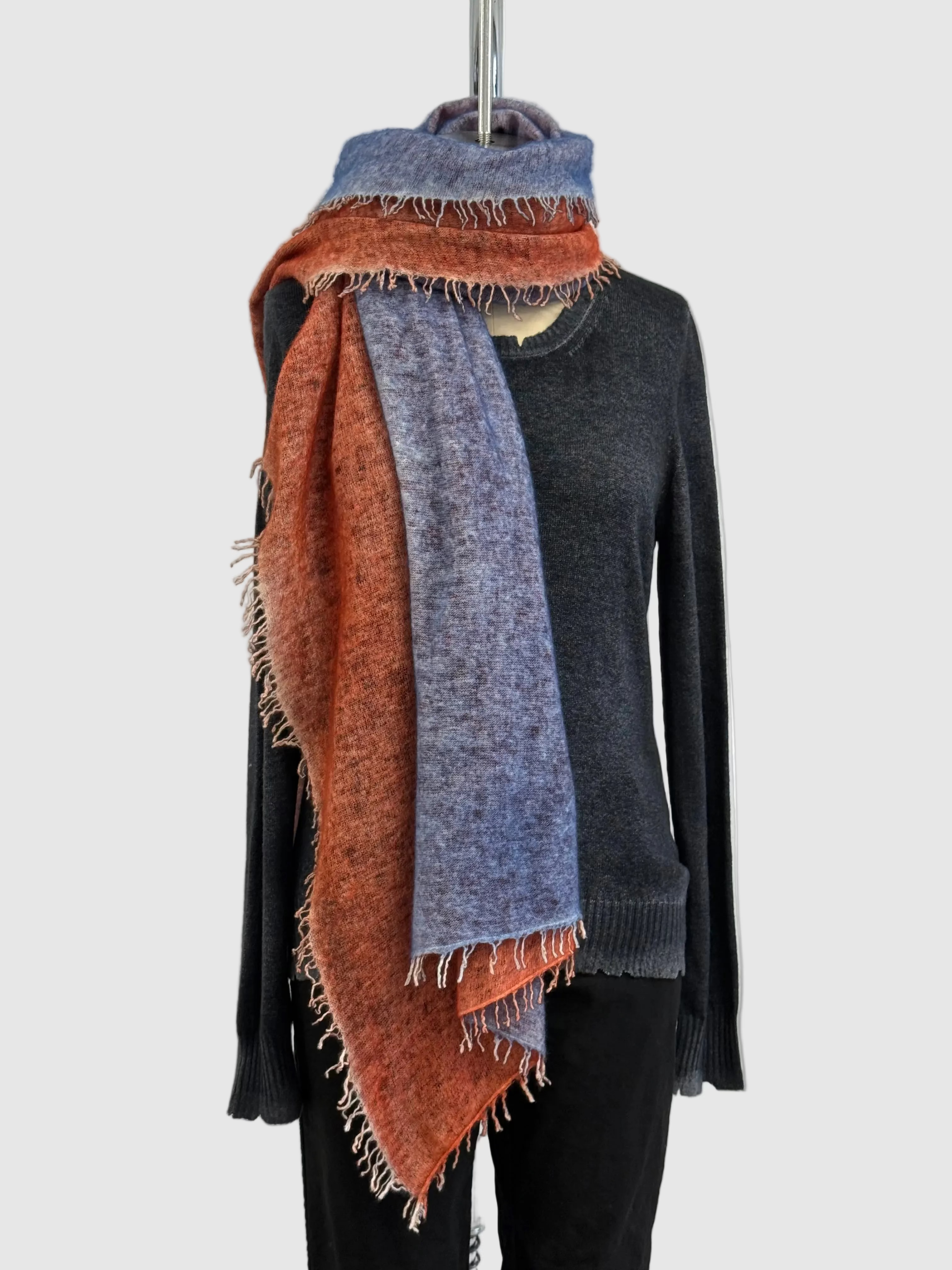 Avant Toi Bi-Color Cashmere Stola in Alchechengi/Genziana