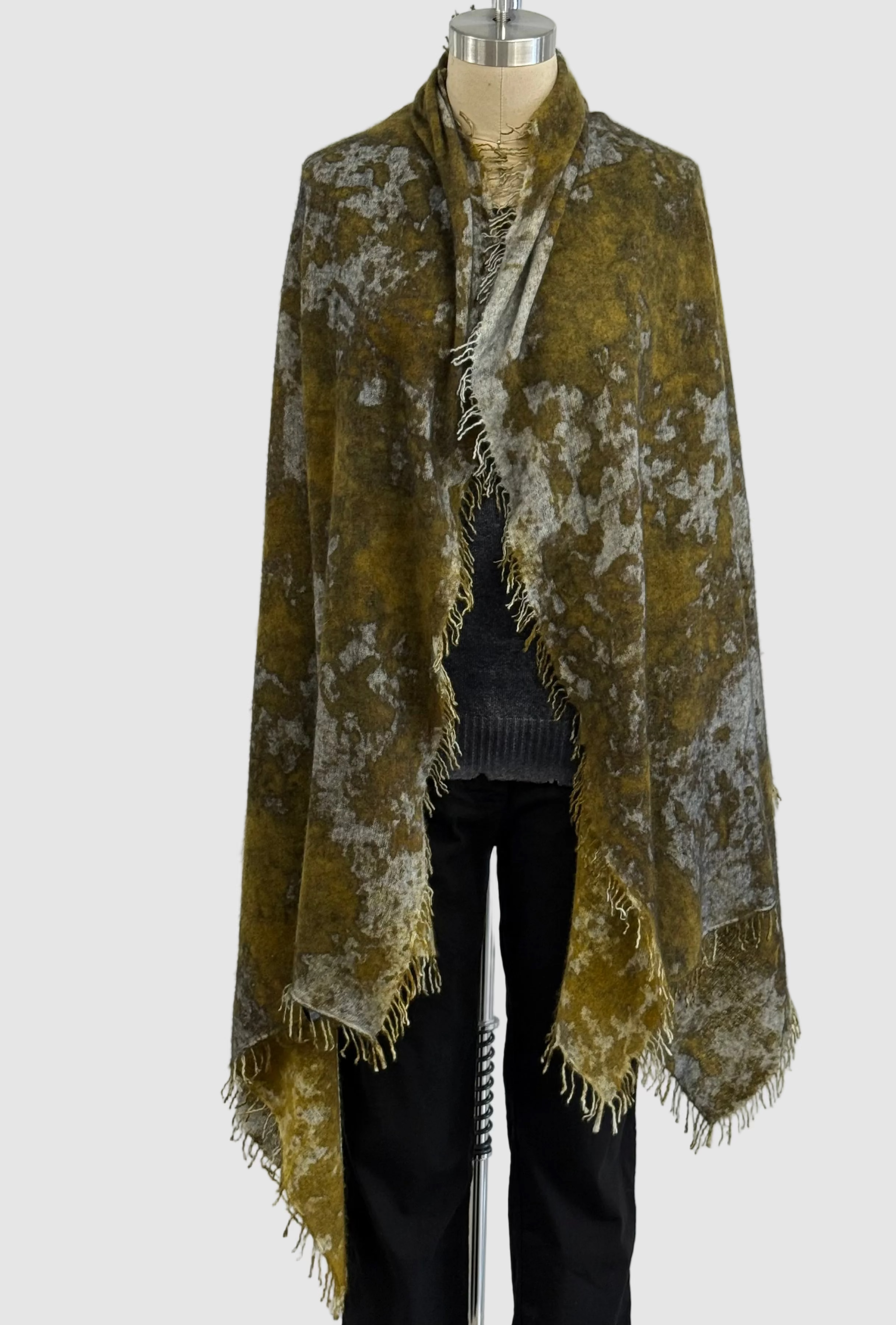 Avant Toi Boreal Cashmere Spot Stole in Nero Pepita