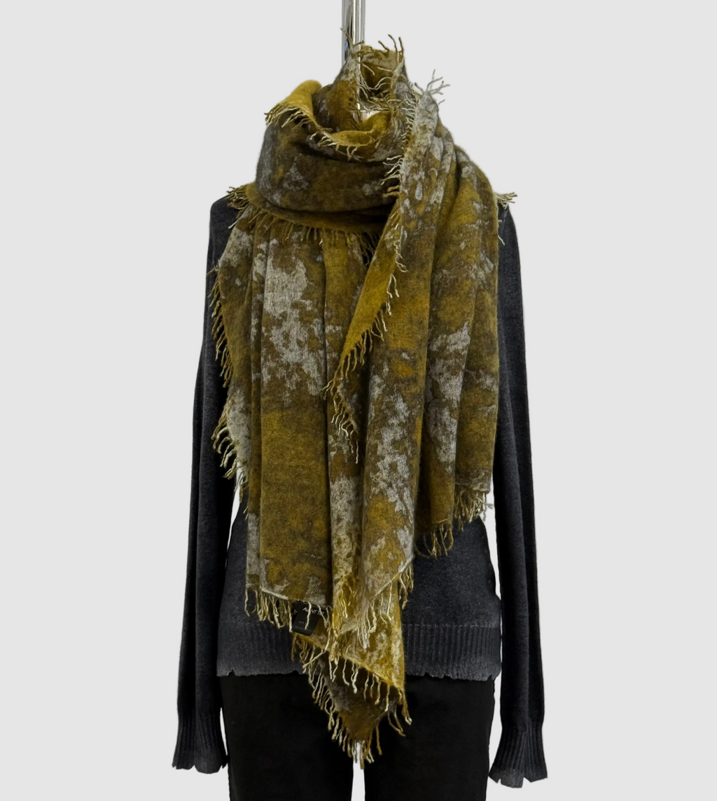 Avant Toi Boreal Cashmere Spot Stole in Nero Pepita