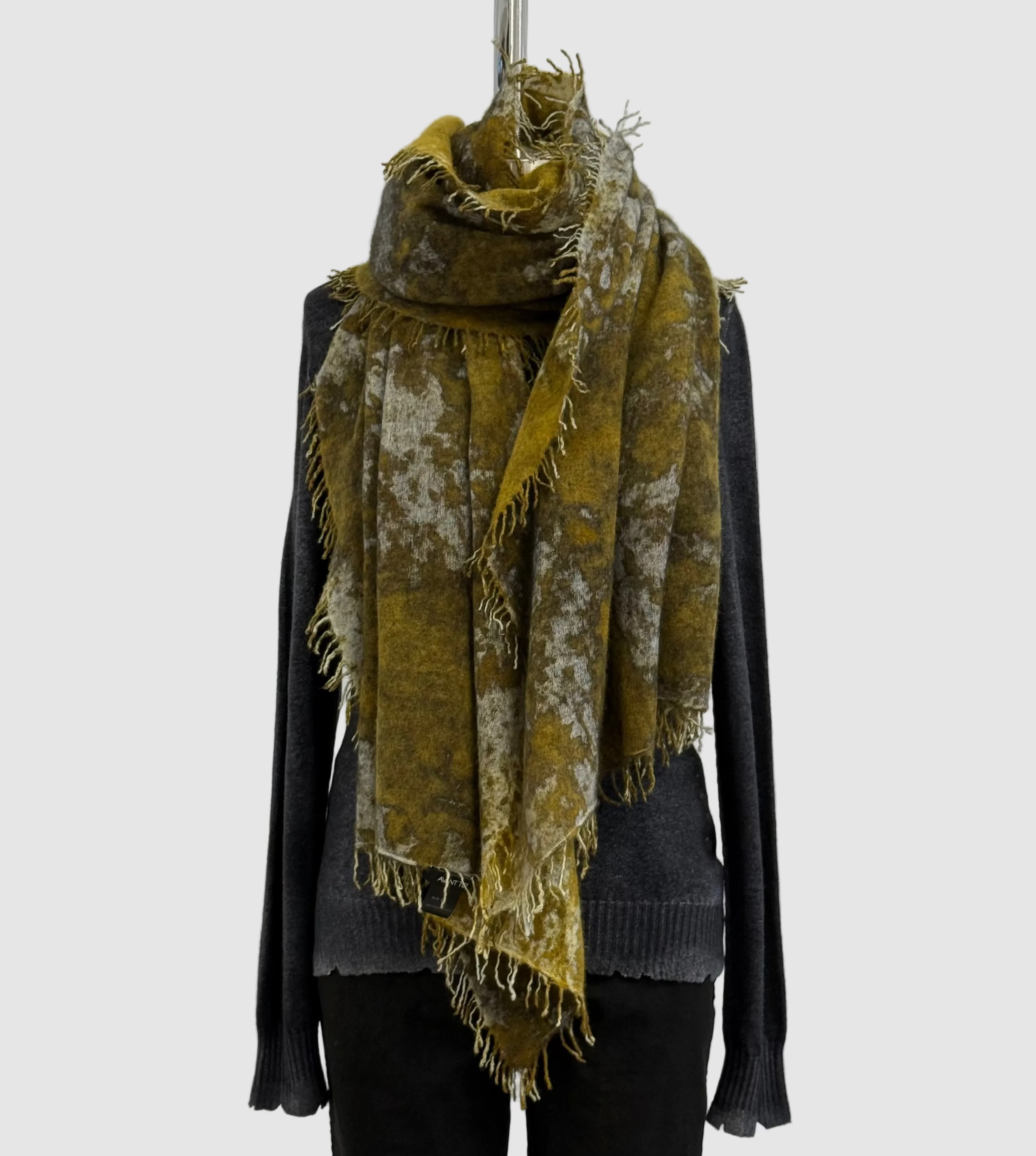 Avant Toi Boreal Cashmere Spot Stole in Nero Pepita