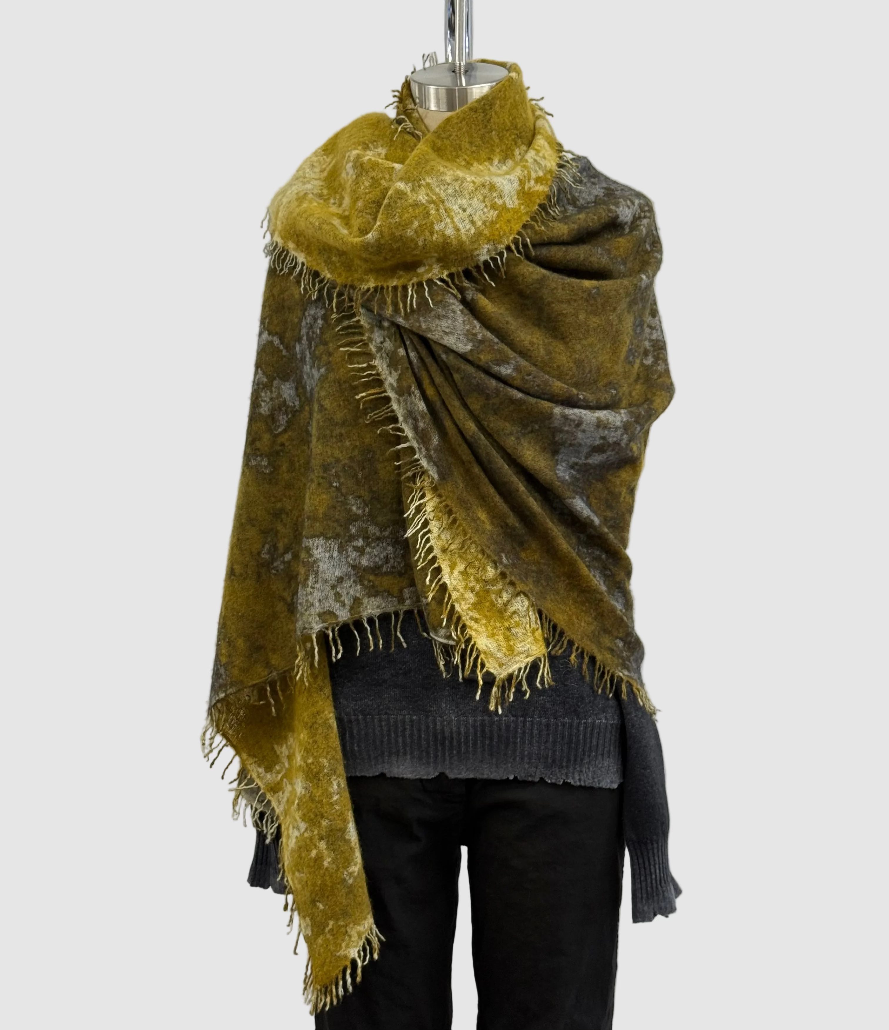 Avant Toi Boreal Cashmere Spot Stole in Nero Pepita