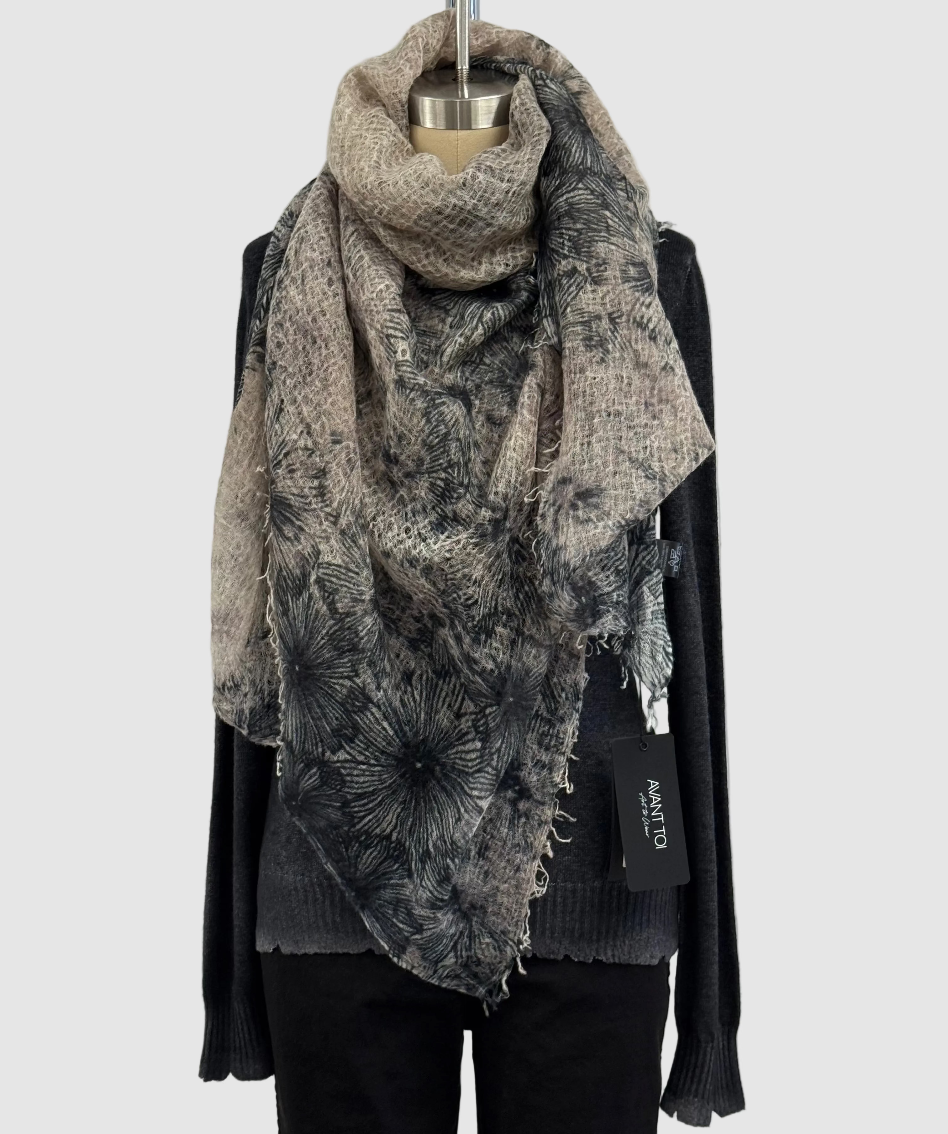 Avant Toi Hand-Painted Cashmere Stola Scarf in Noce Moscata Daisy