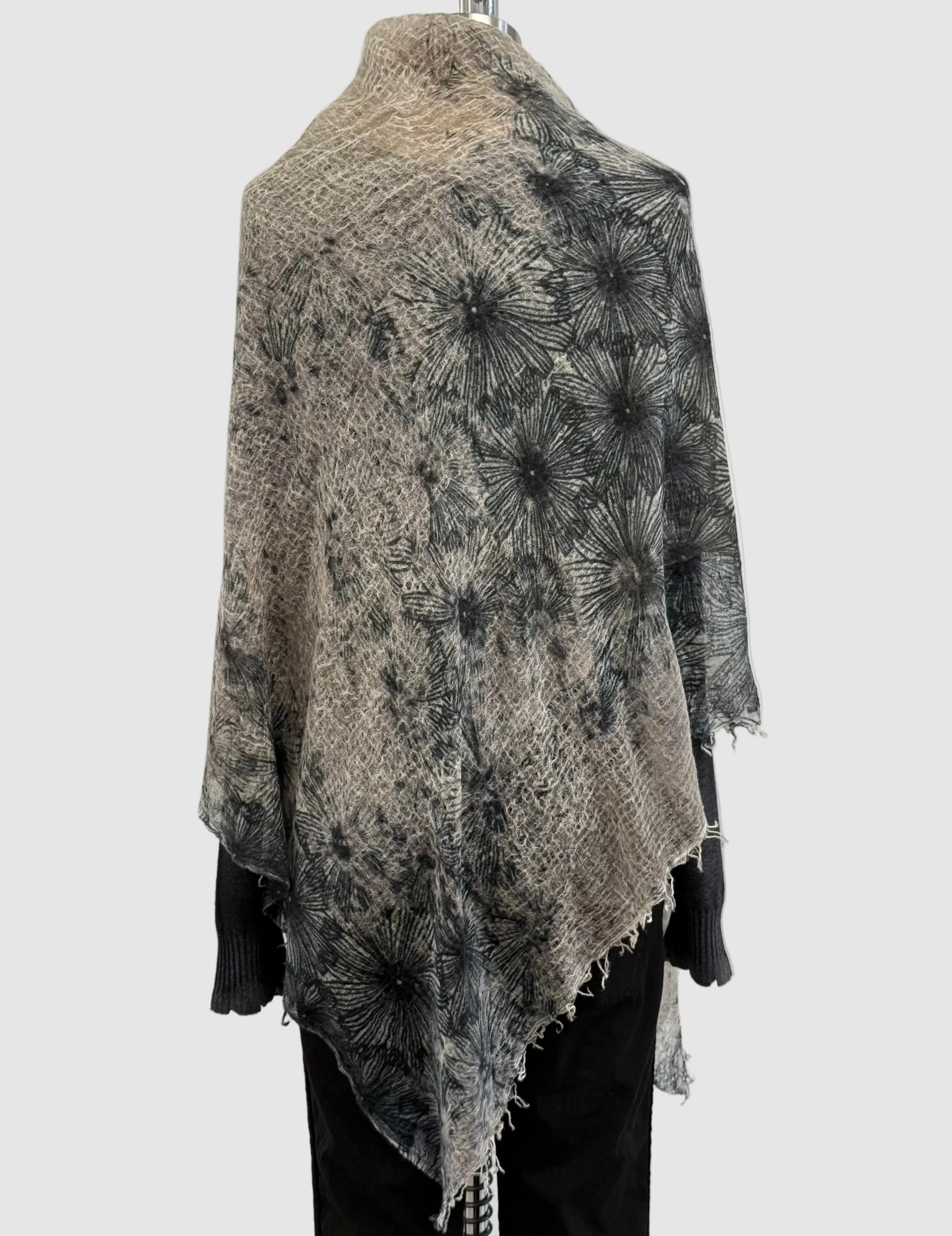 Avant Toi Hand-Painted Cashmere Stola Scarf in Noce Moscata Daisy