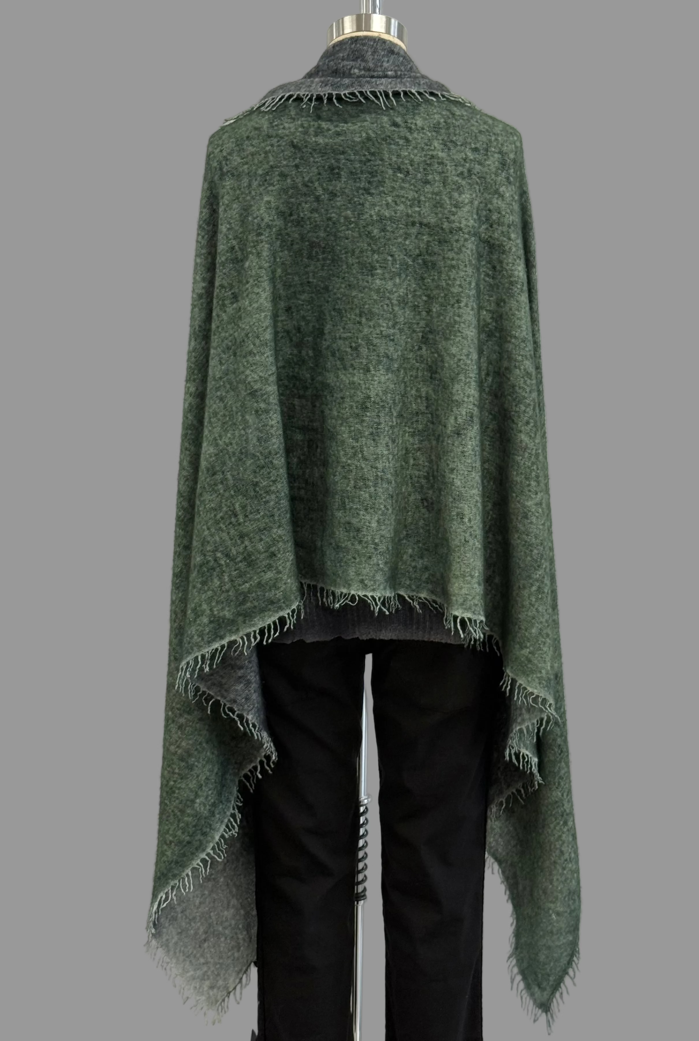 Avant Toi Bi-Color Cashmere Stola in Nero/Bosco