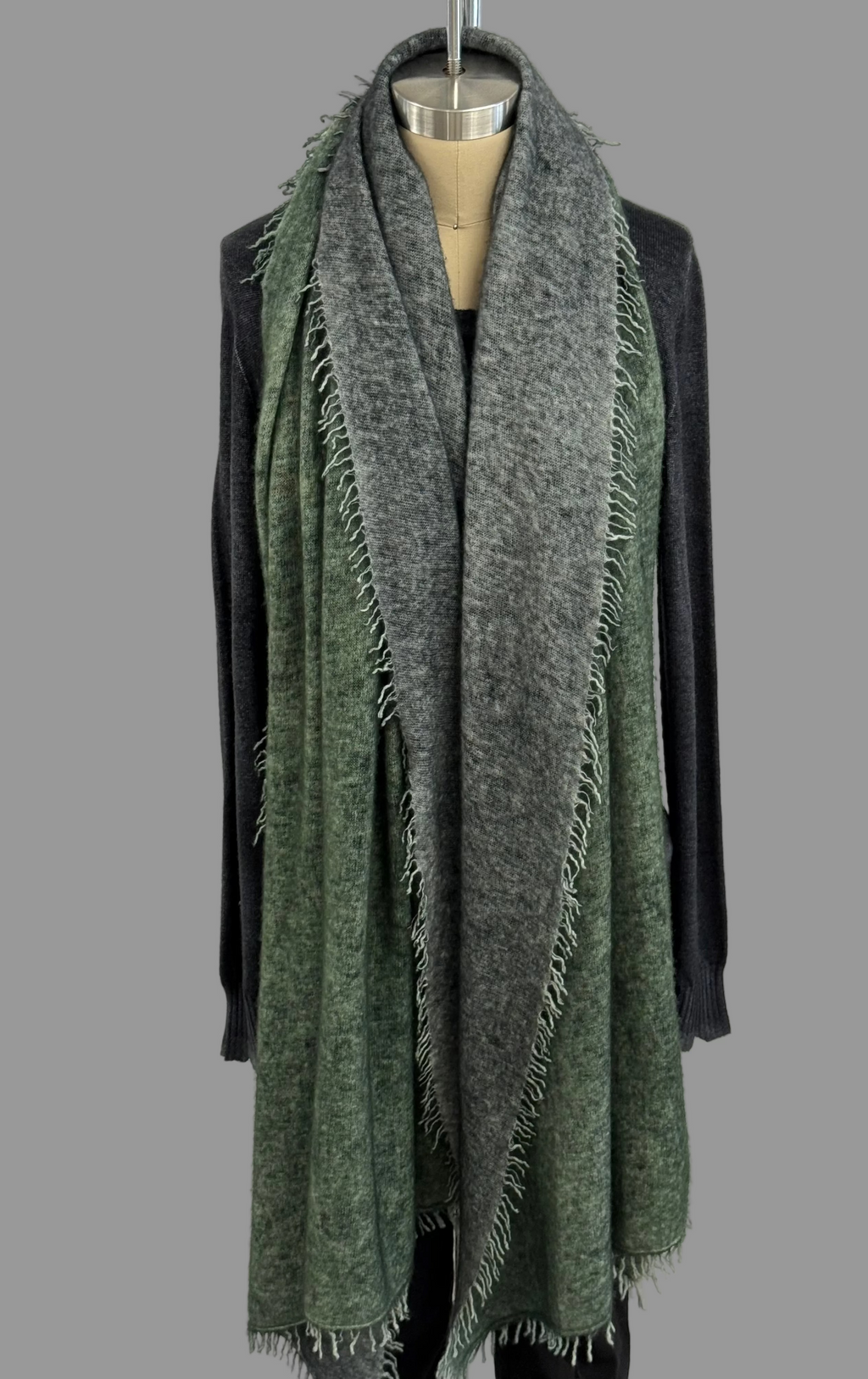 Avant Toi Bi-Color Cashmere Stola in Nero/Bosco