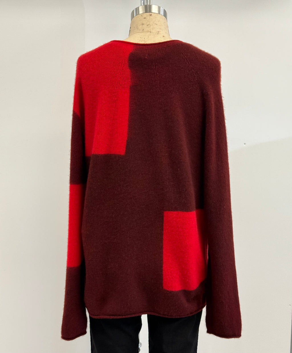Suzusan Cashmere Seamless Pullover Long Itajime Shibori "Block" in Red