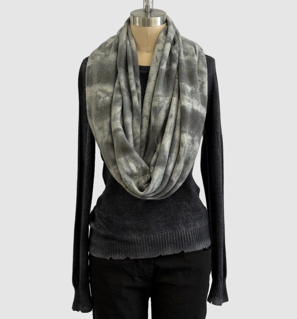 Annie Turbin Cashere Infinity Scarf in Gray