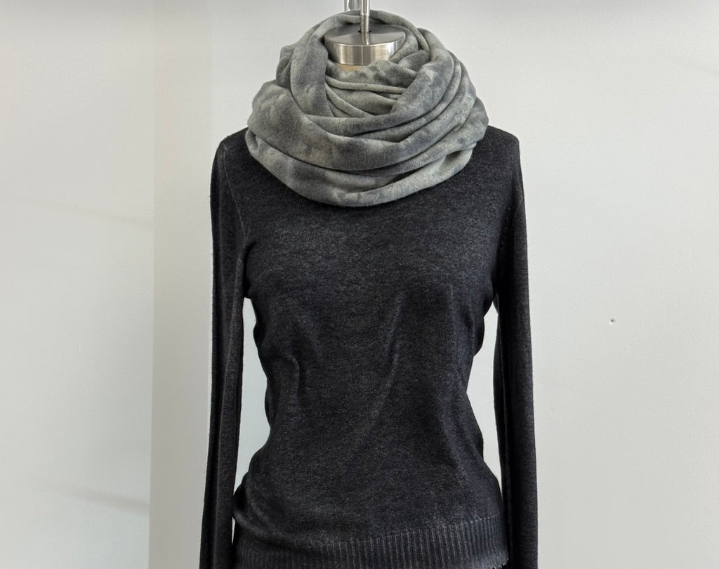 Annie Turbin Cashere Infinity Scarf in Gray