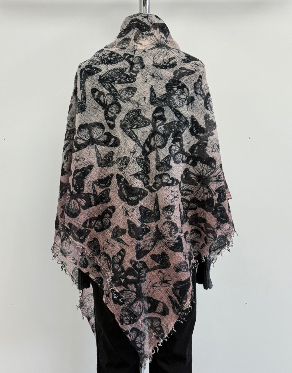 Avant Toi Hand-Painted Cashmere Stampa Farfalle In English Rose