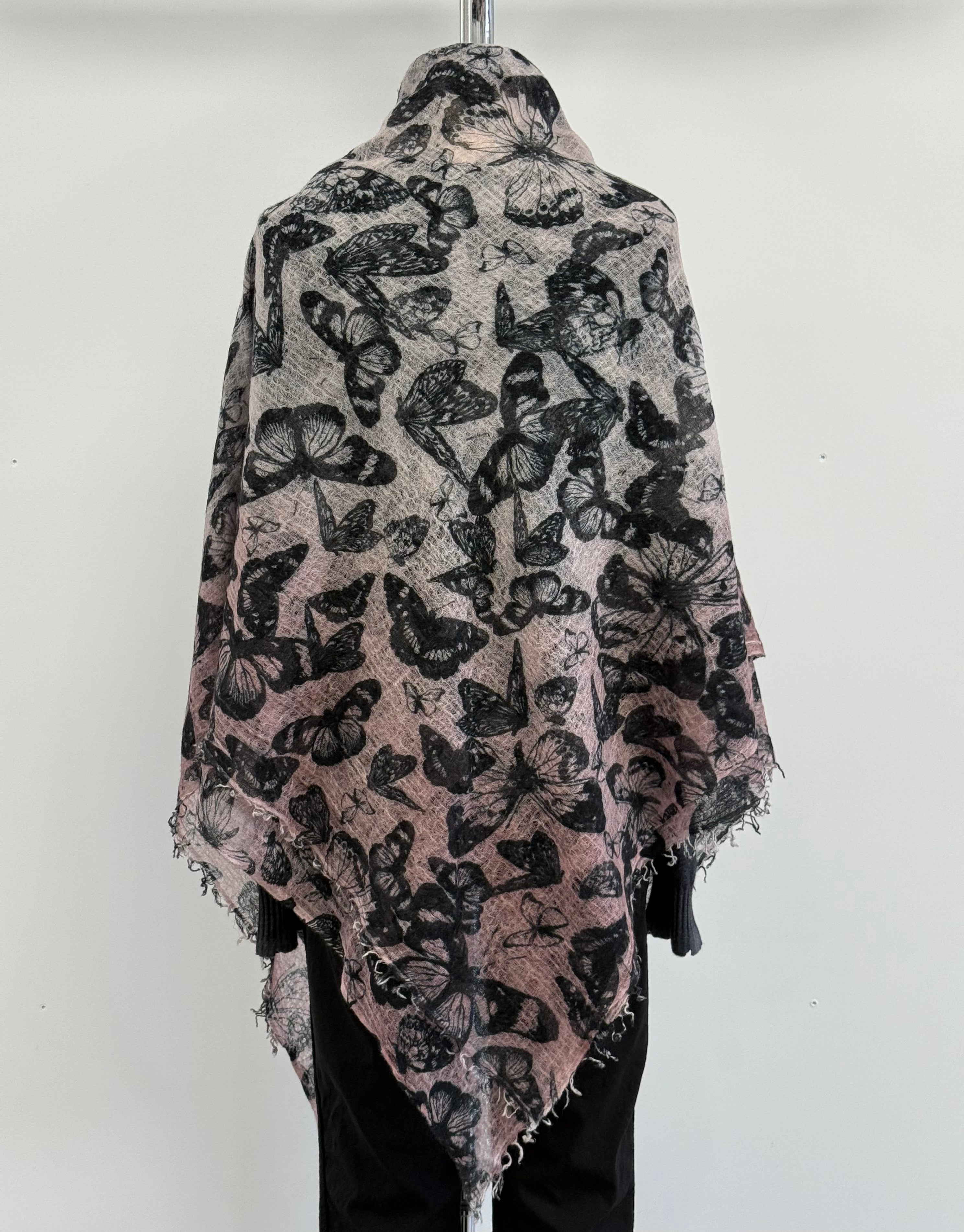 Avant Toi Hand-Painted Cashmere Stampa Farfalle In English Rose