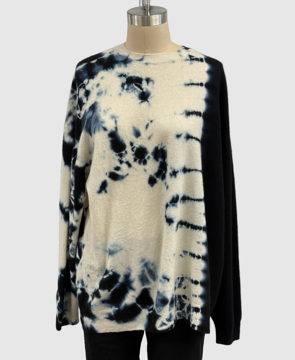 Suzusan  Cashmere Seamless Crewneck Wide Pullover Madara Shibori Fragment Black/ Natural White